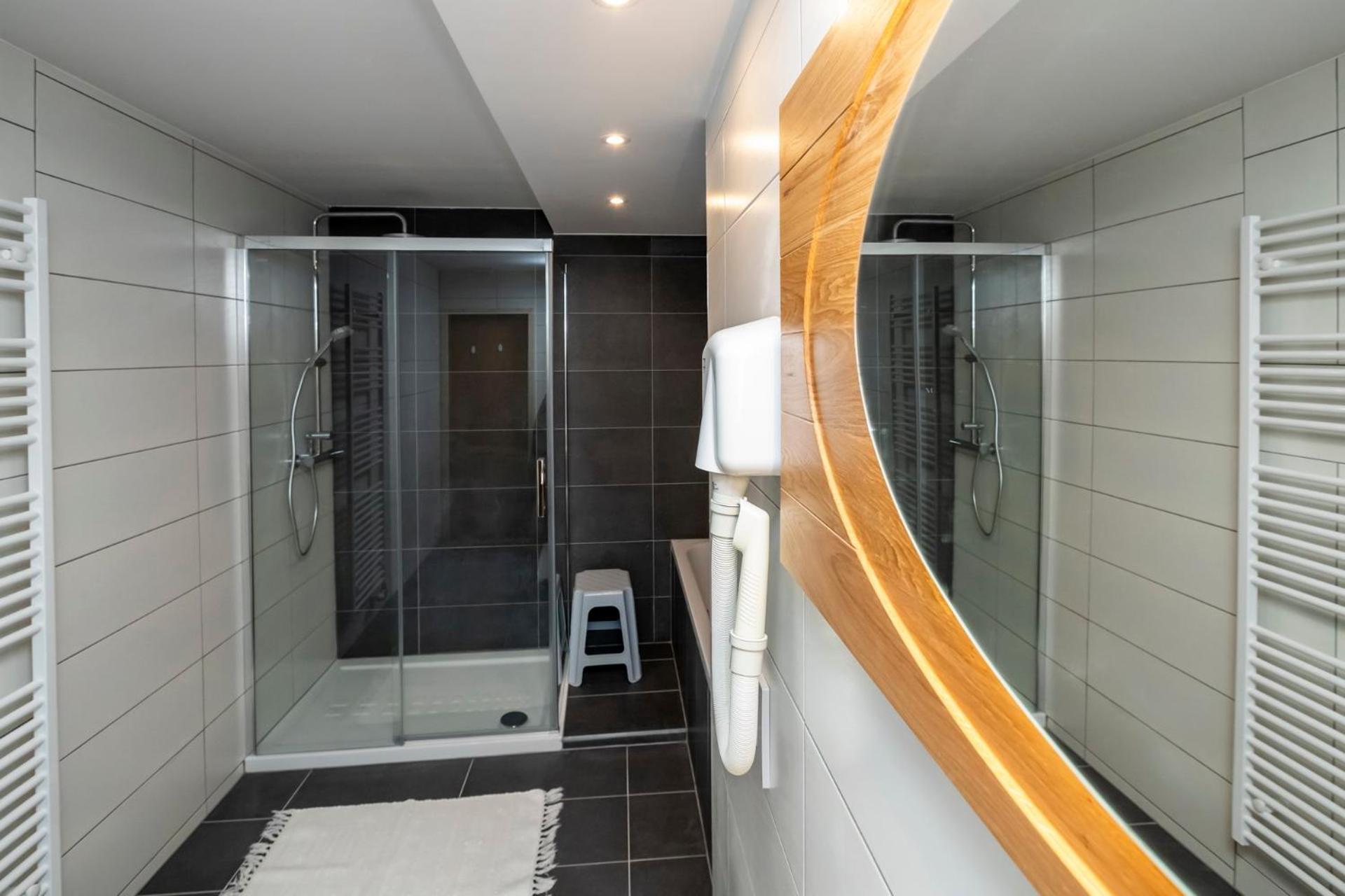 Two-Bedroom Suite - Photo 6