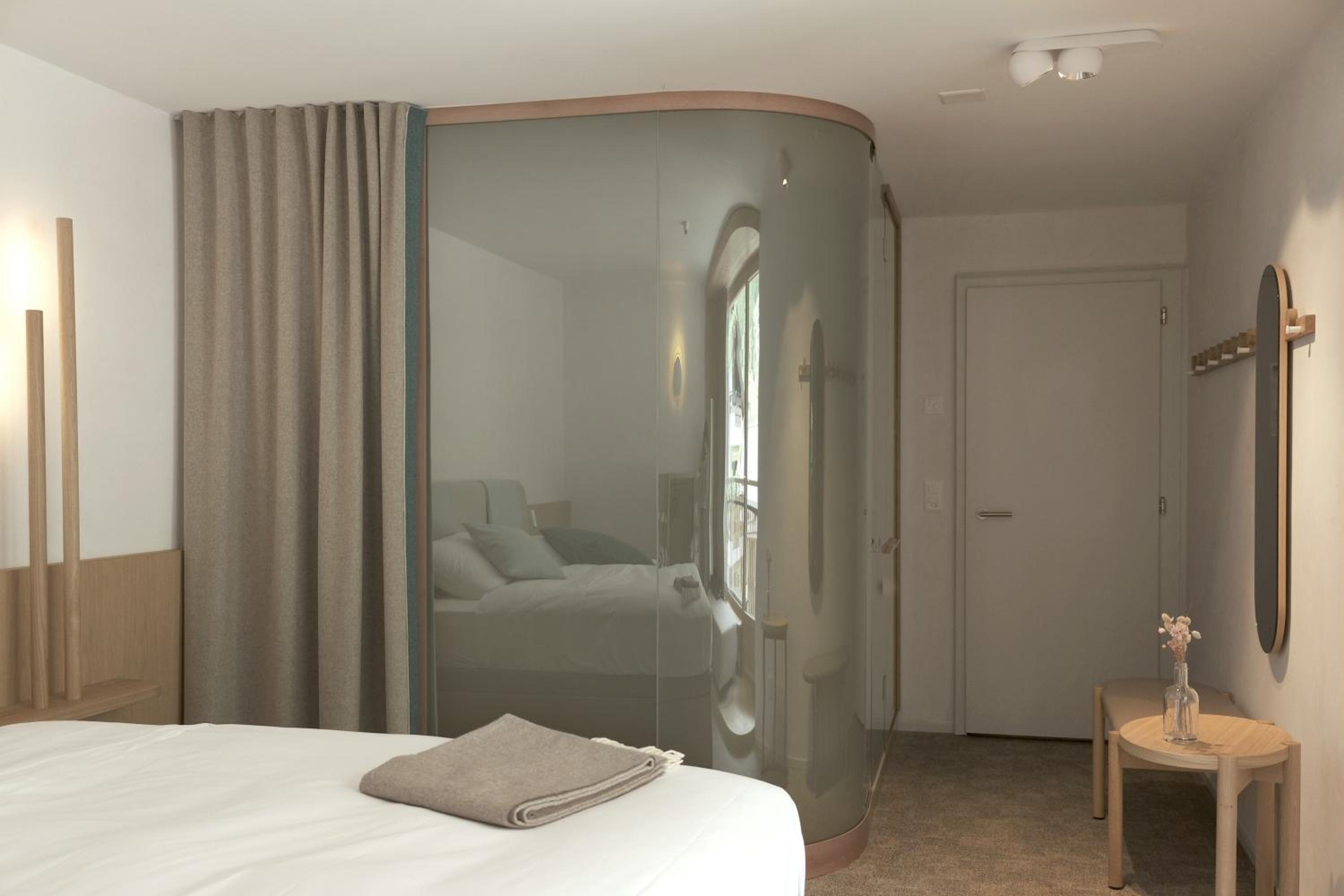 Double Room with Balcony - Photo 3