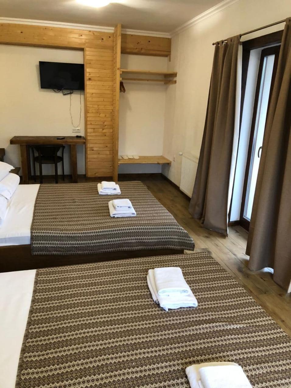 King Room with Two King Beds photo 1