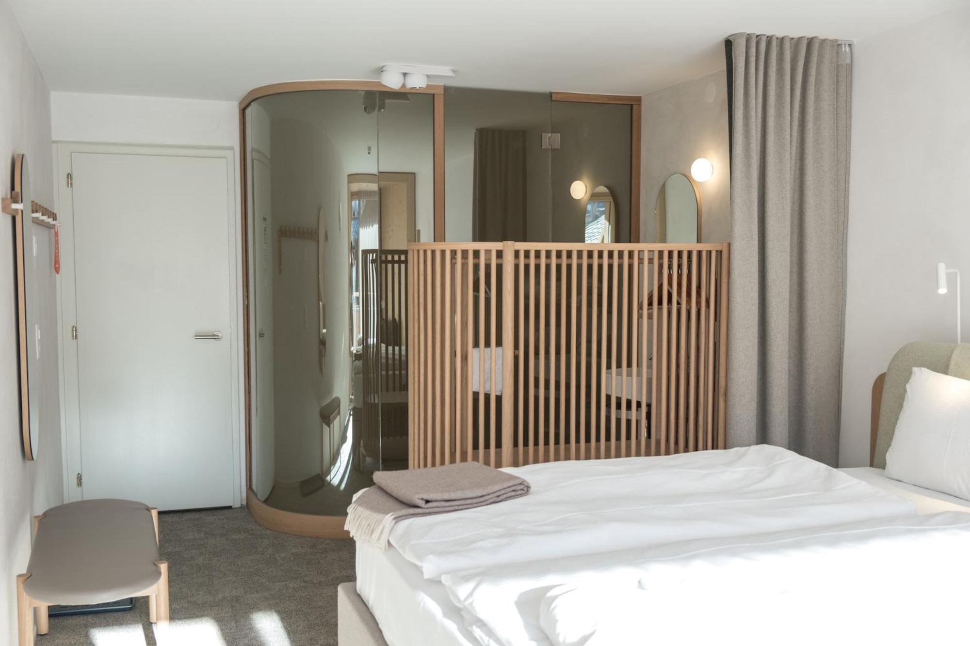 Deluxe Double Room with Balcony - Photo 3