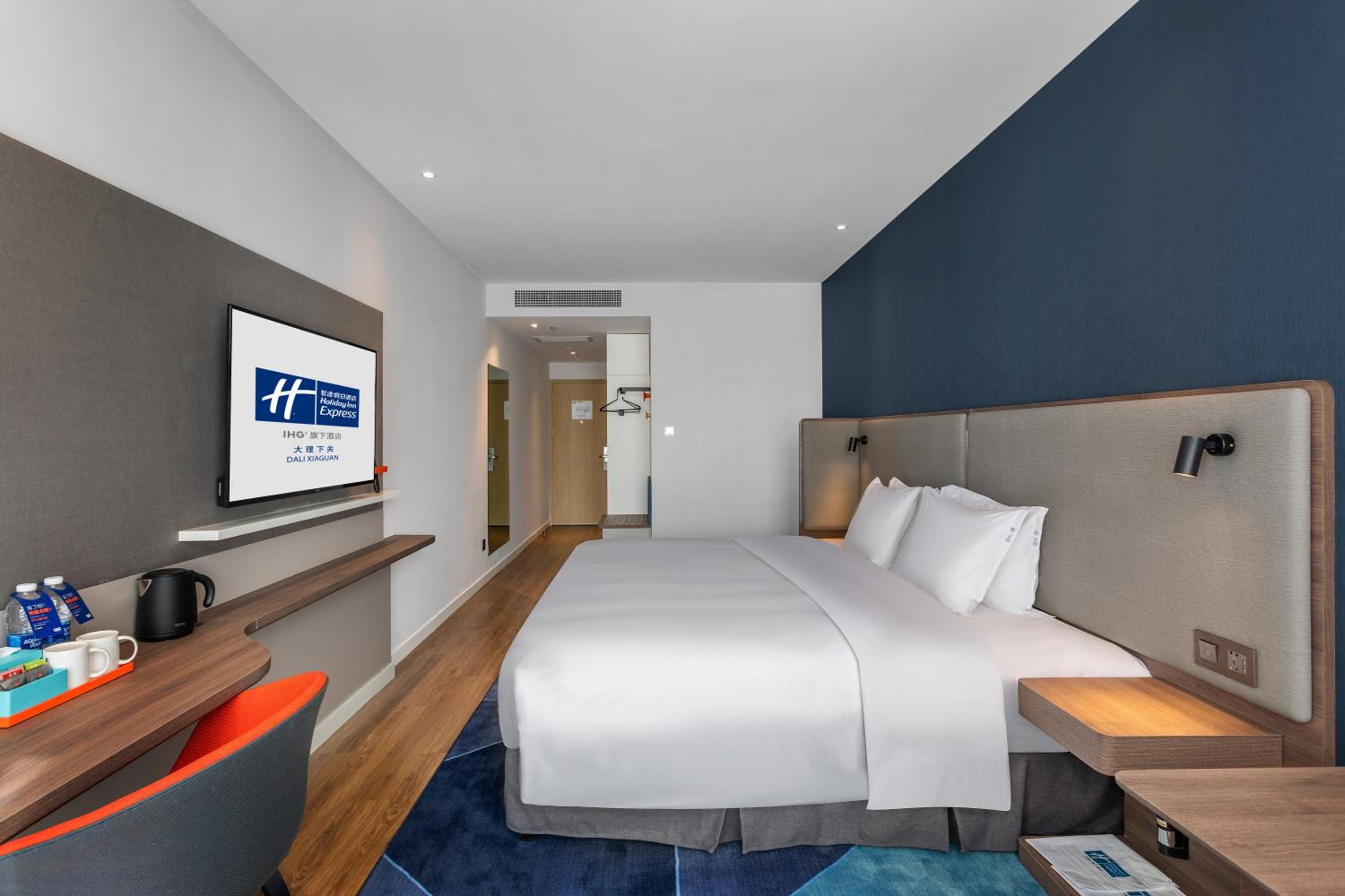 Standard King Room - Photo 5