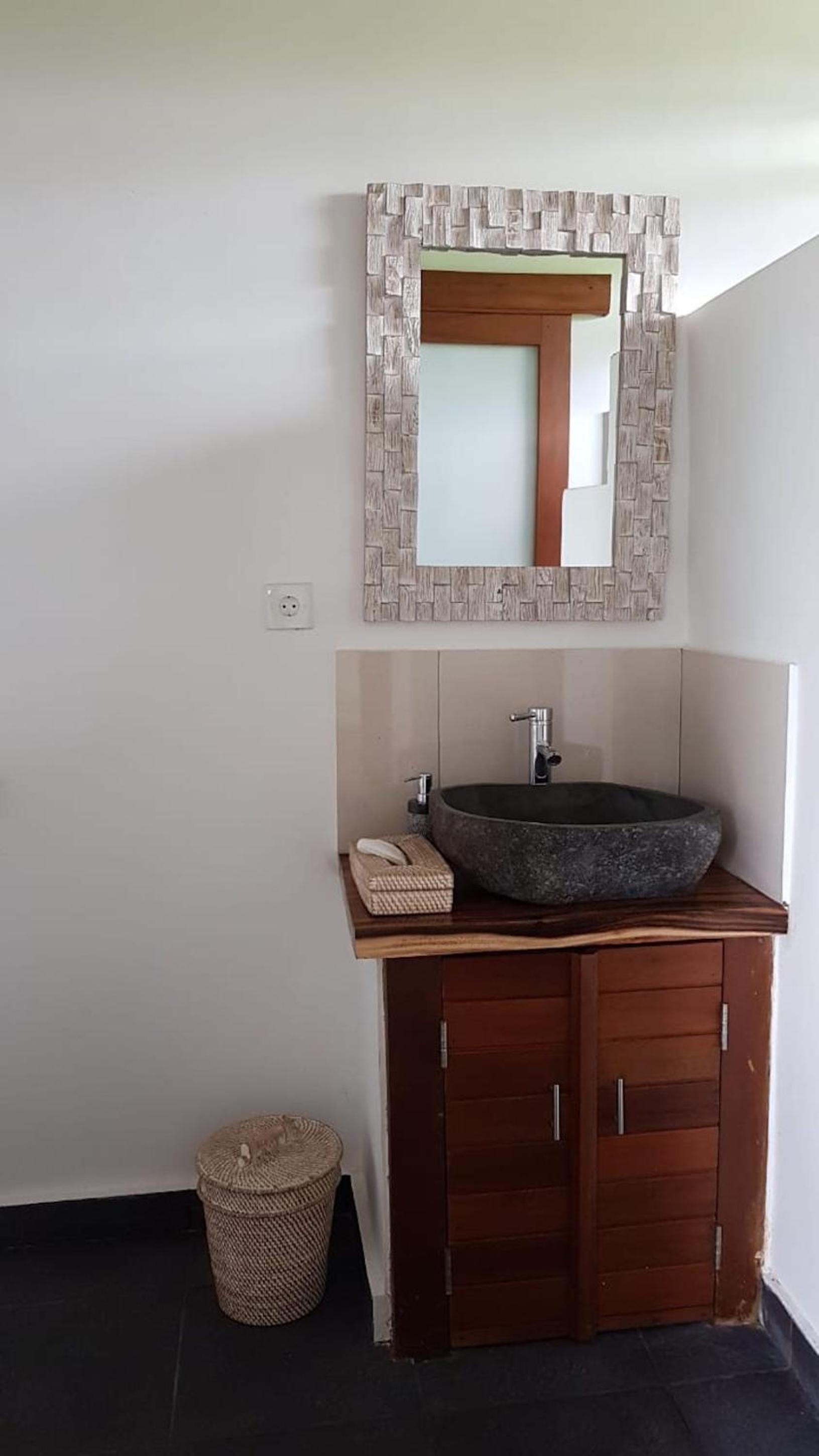 Deluxe Double Room with Balcony - Photo 18