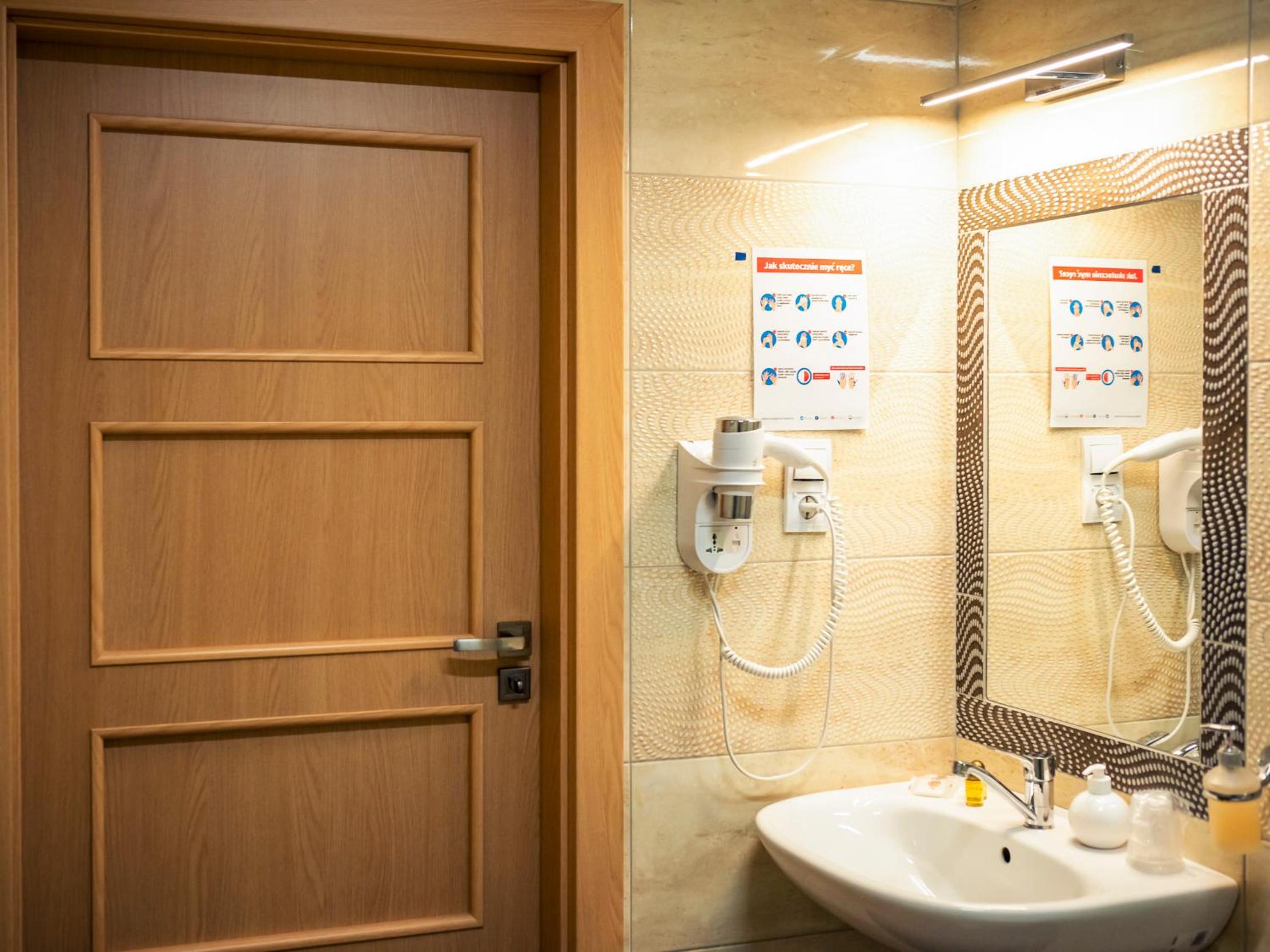Premium Double Room - Photo 8