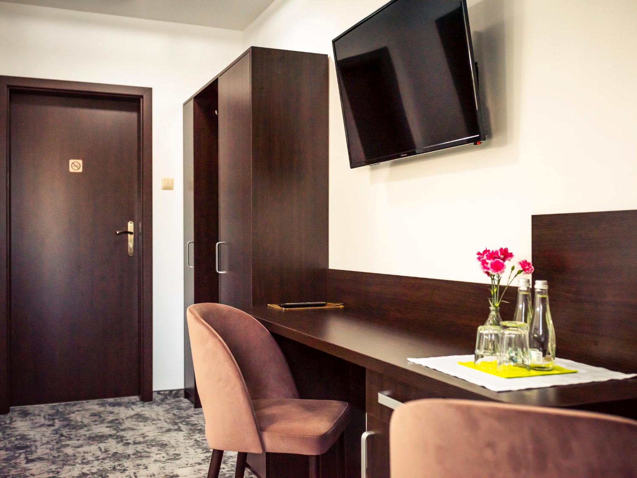 Classic Double or Twin Room - Photo 7
