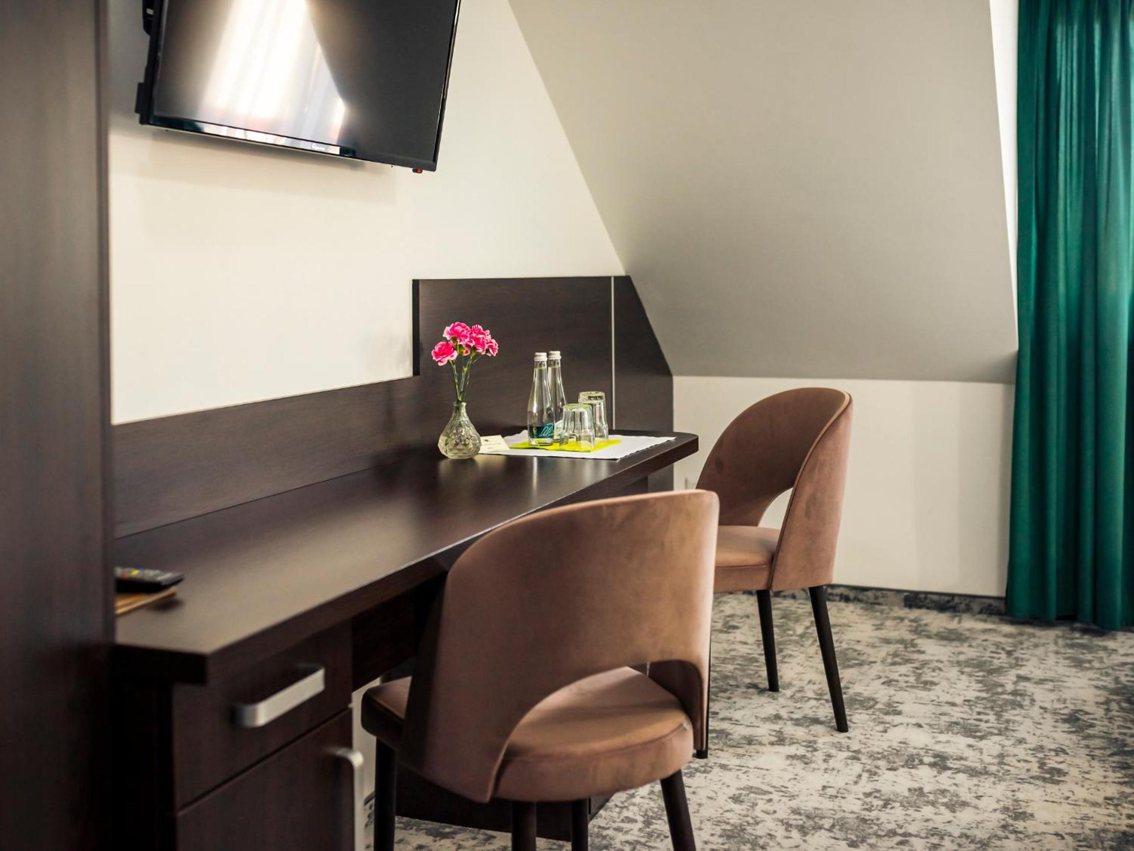 Classic Double or Twin Room - Photo 9