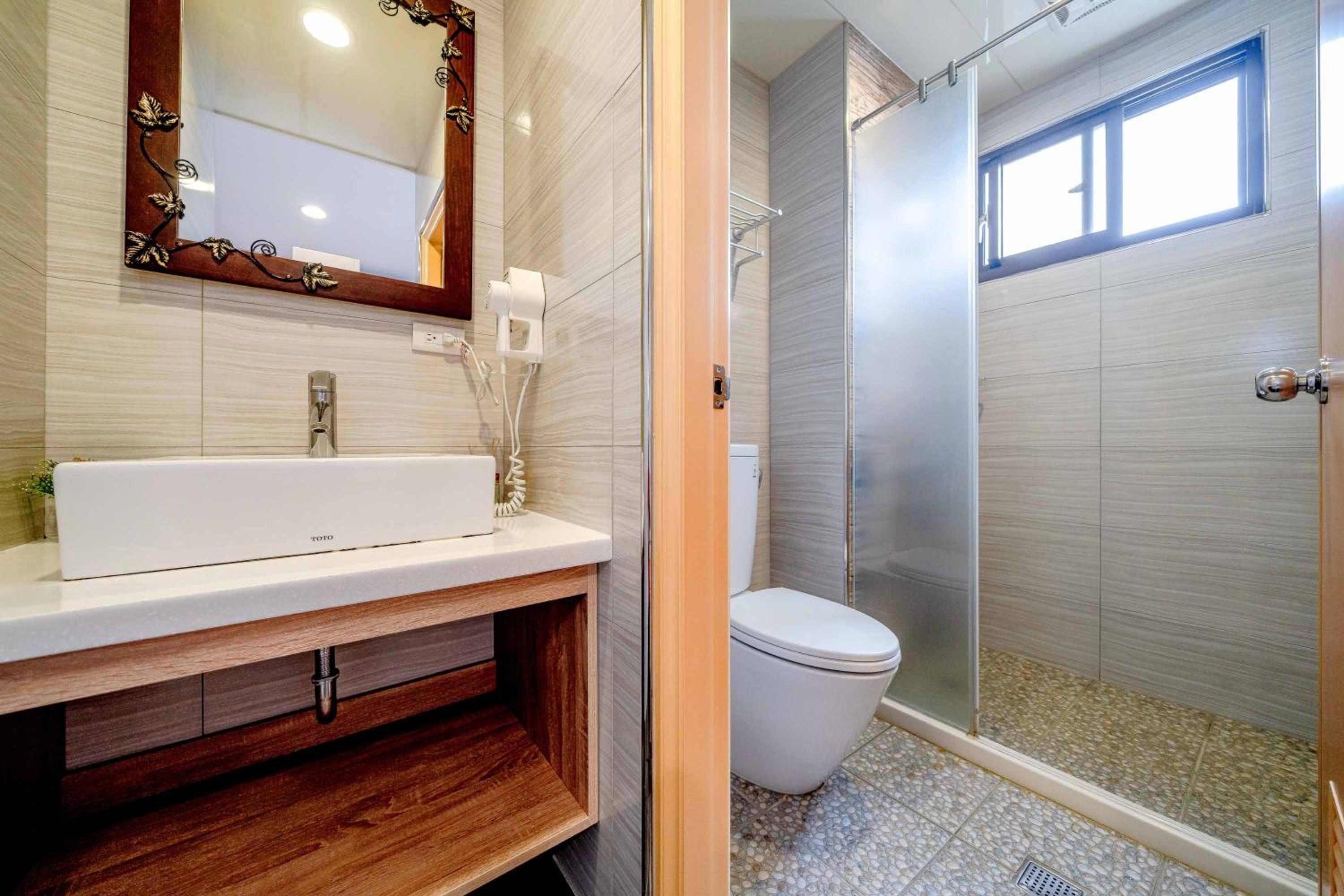 Standard Double Room - Photo 12