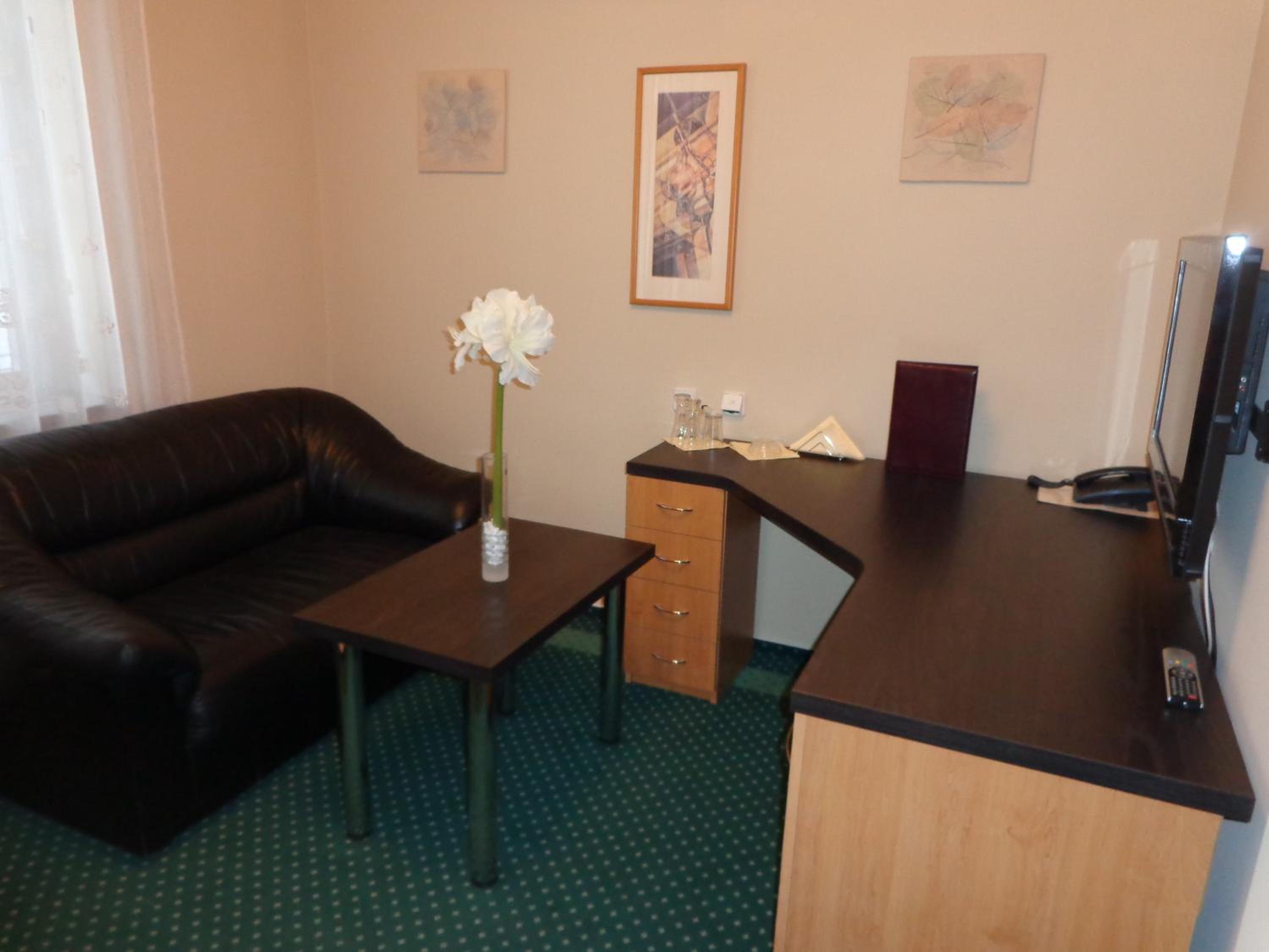 Double or Twin Room - Photo 5