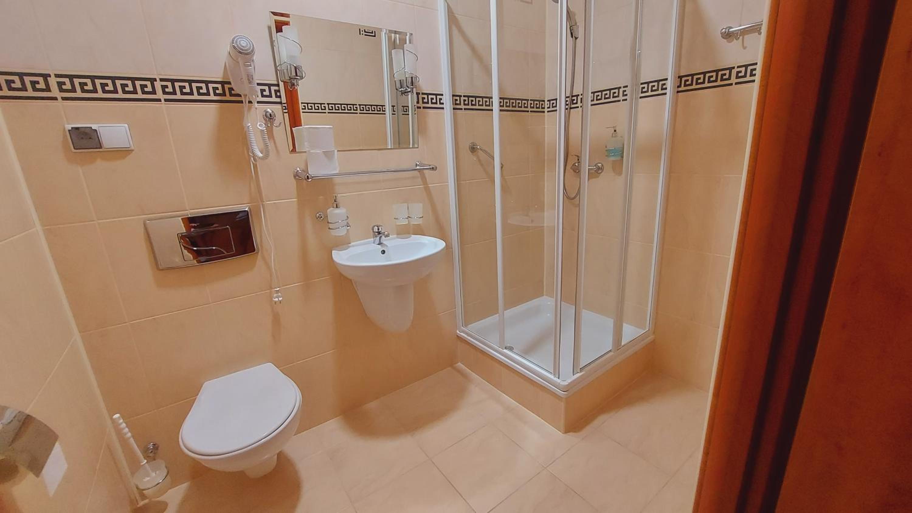 Deluxe Double or Twin Room - Photo 5