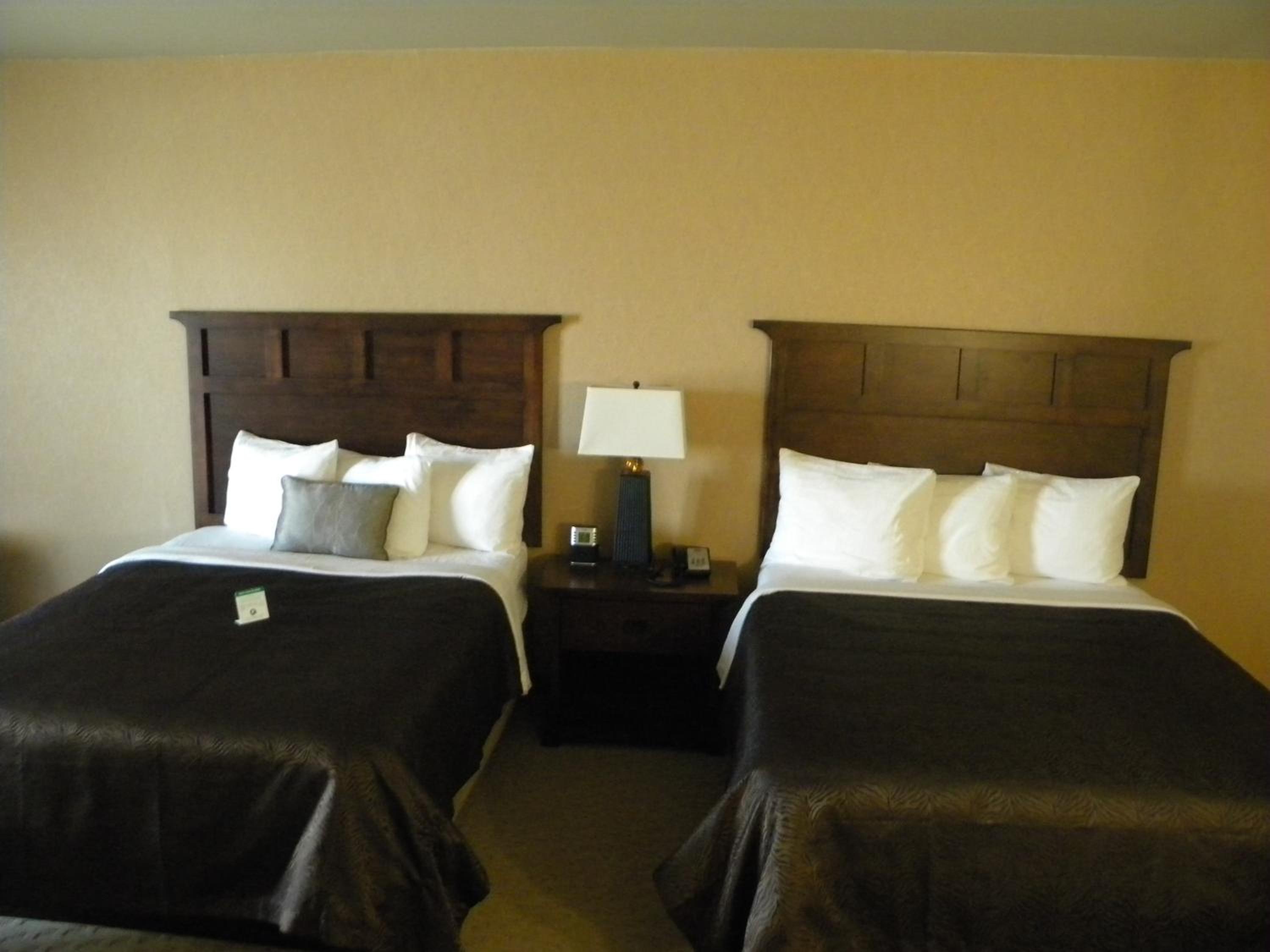 Standard Queen Room with Two Queen Beds photo 1