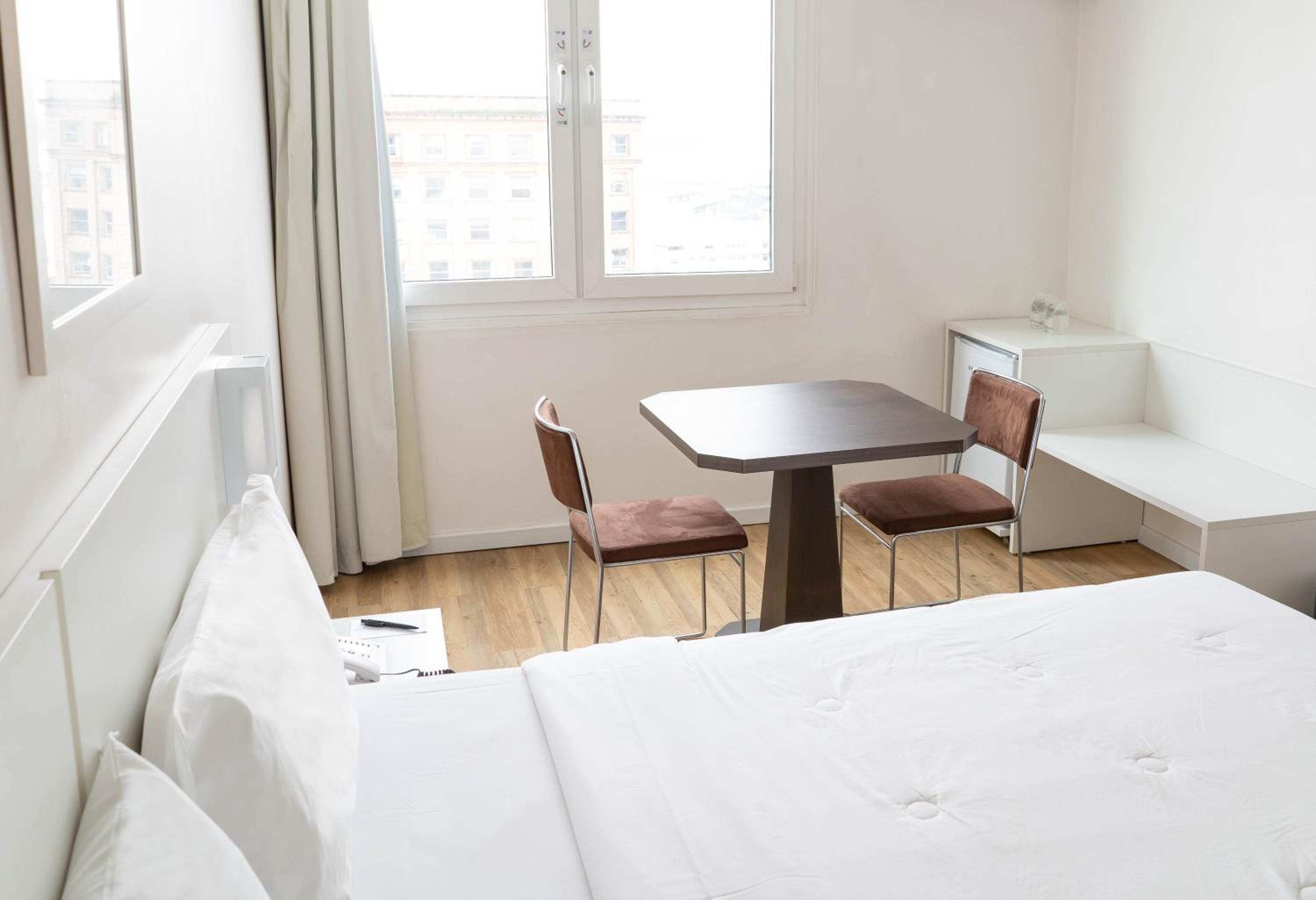 Standard Double Room with Double Bed - Photo 3