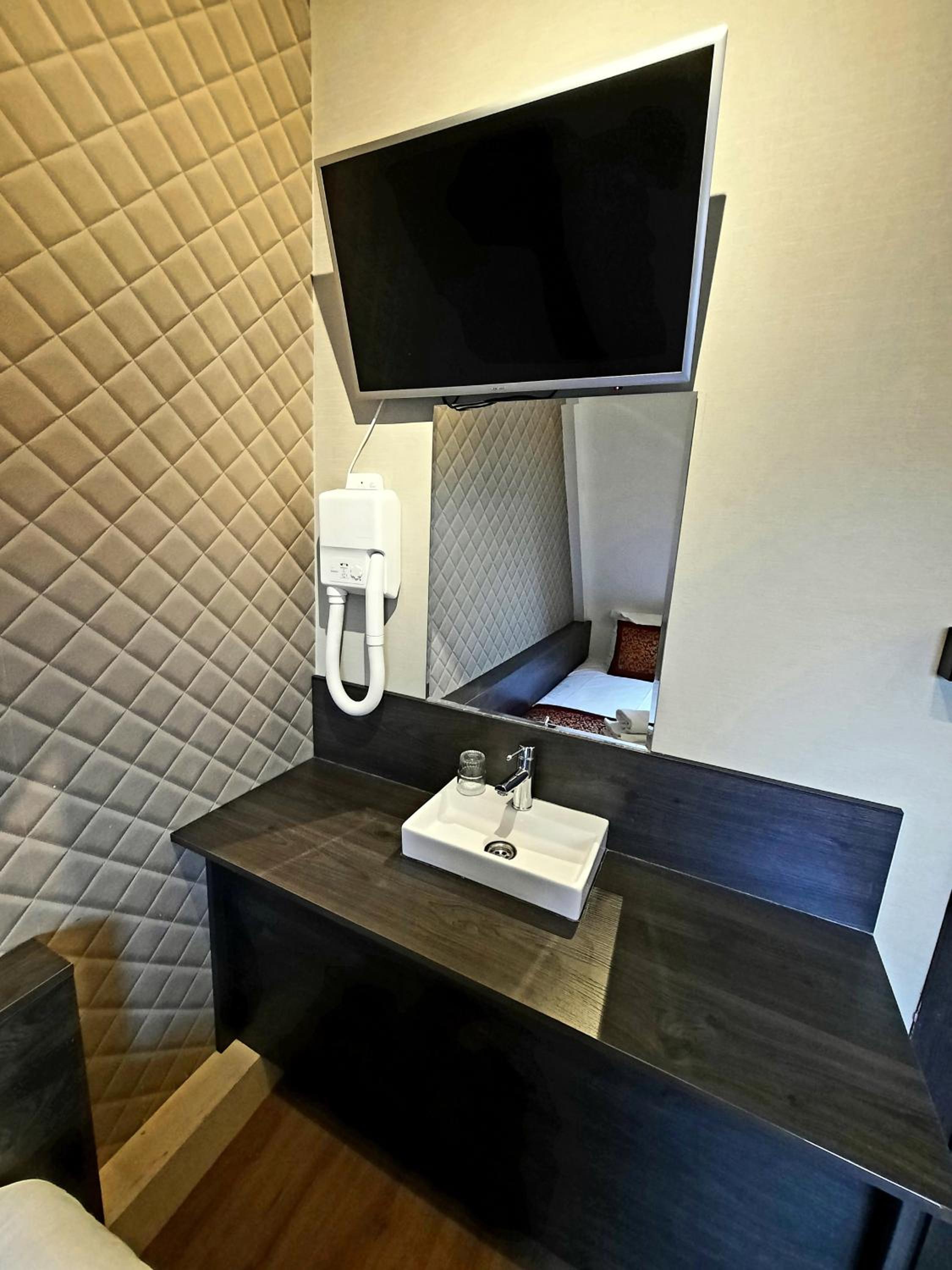 Single Room with Shared Bathroom