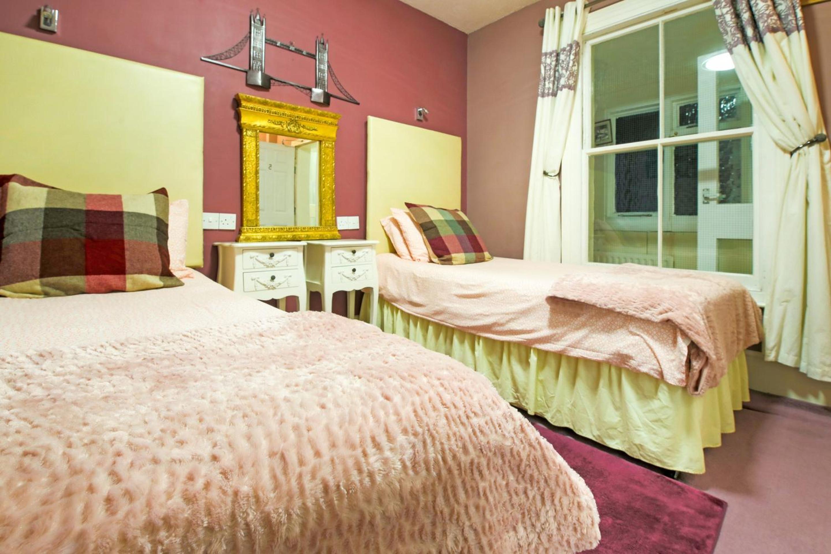 Standard Twin Room photo 2