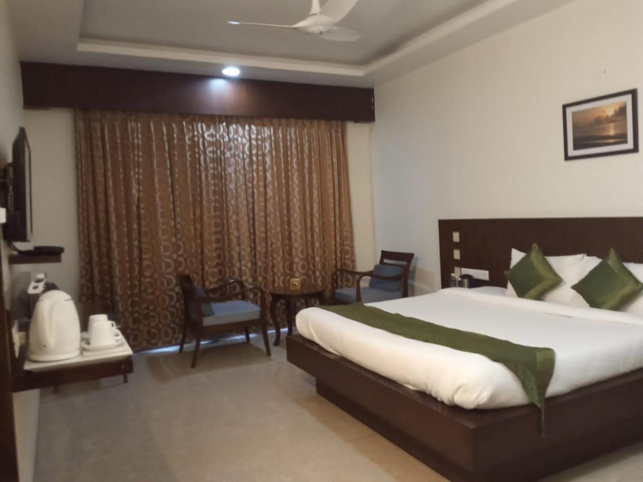 Deluxe Rooms A/C - Photo 2