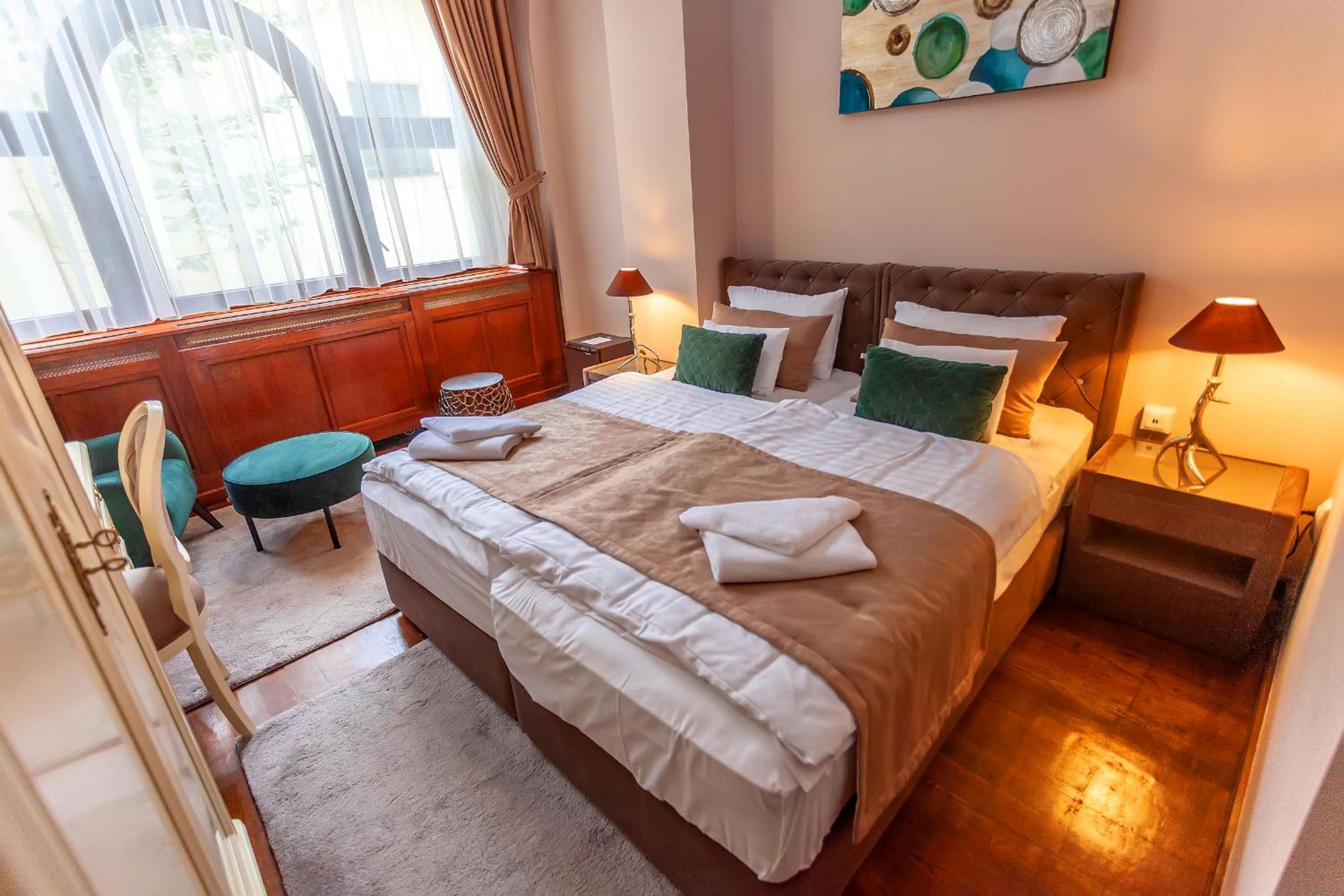 Standard Double or Twin Room - Photo 10