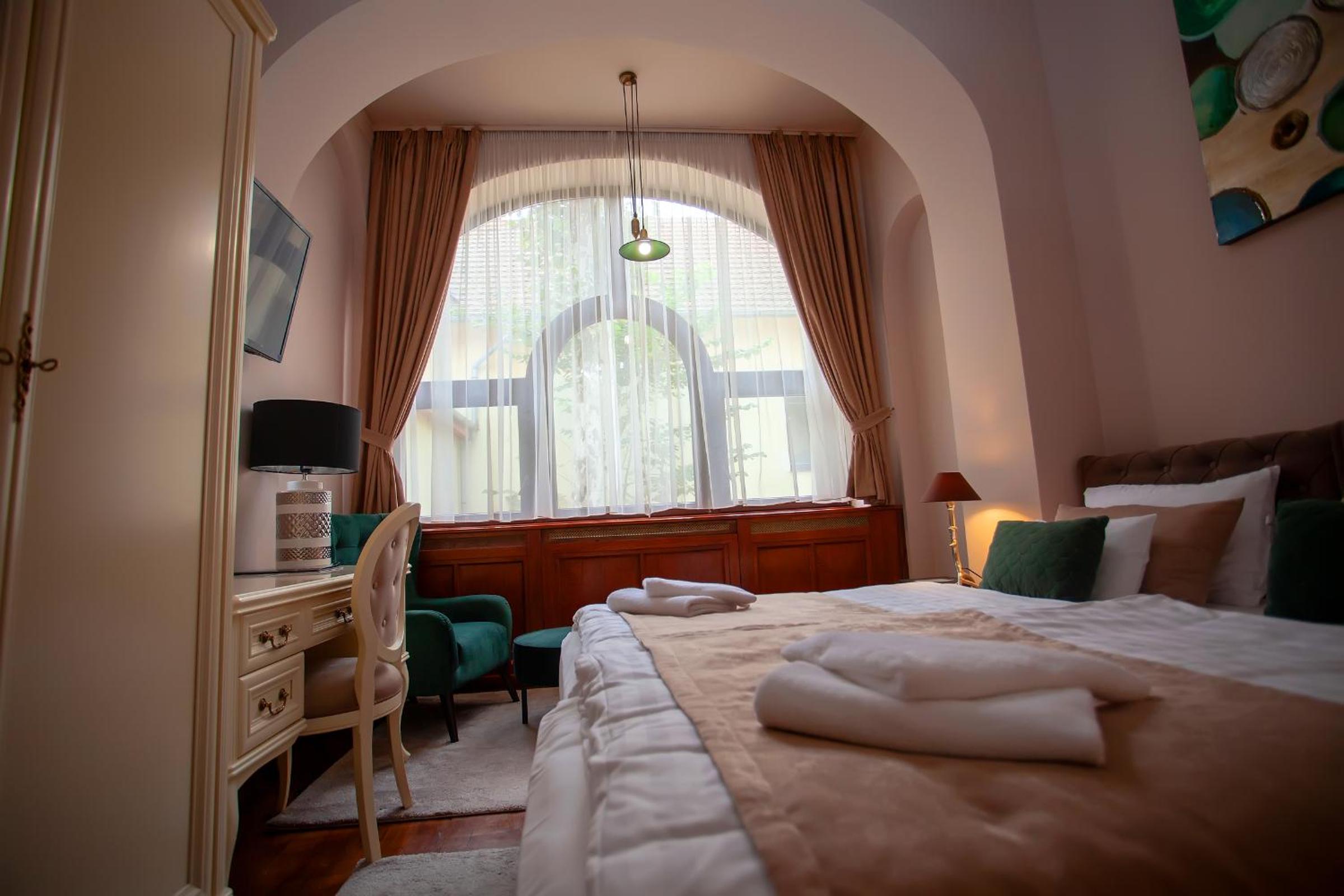 Standard Double or Twin Room - Photo 1