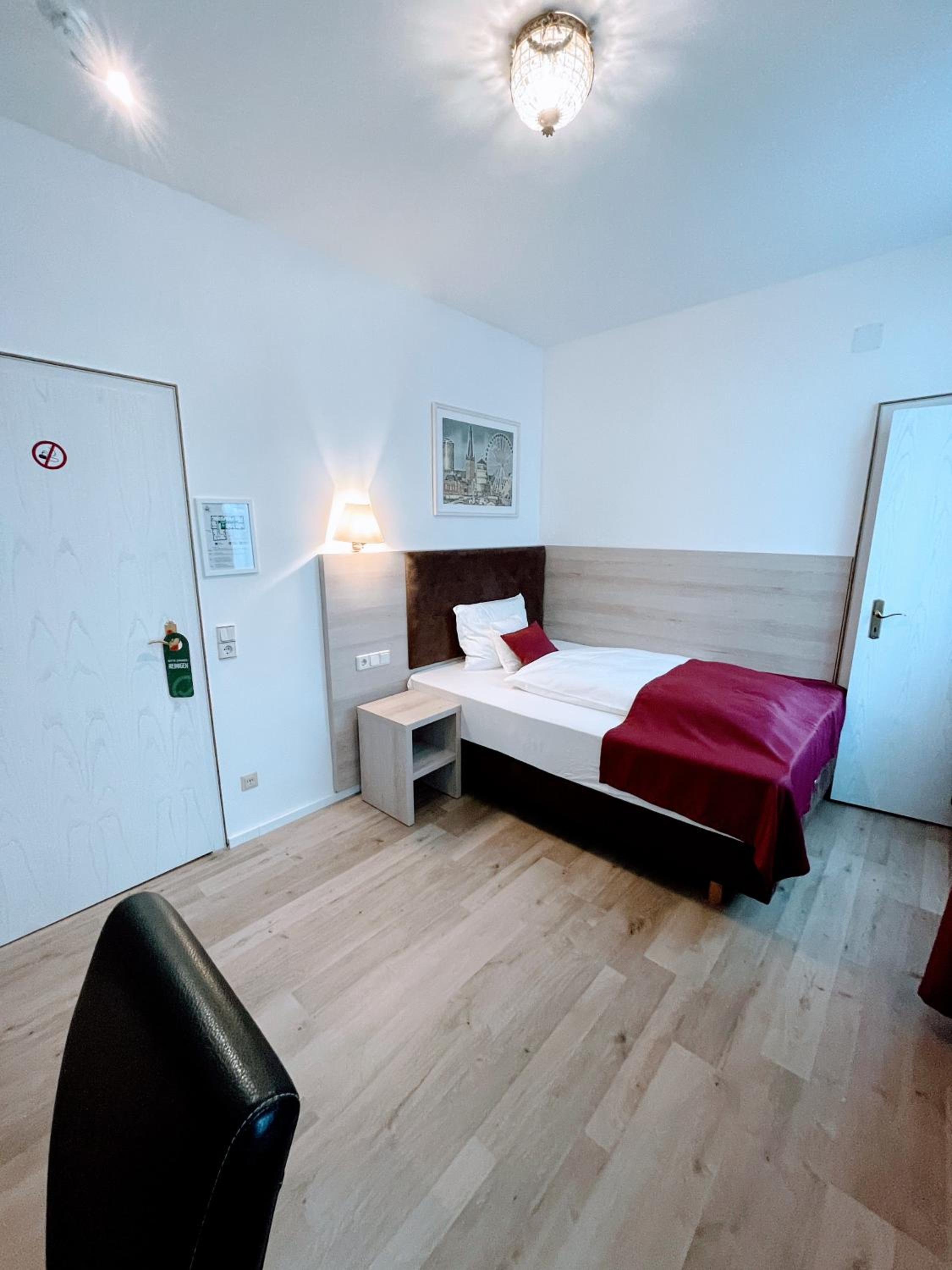Large Single Room photo 1