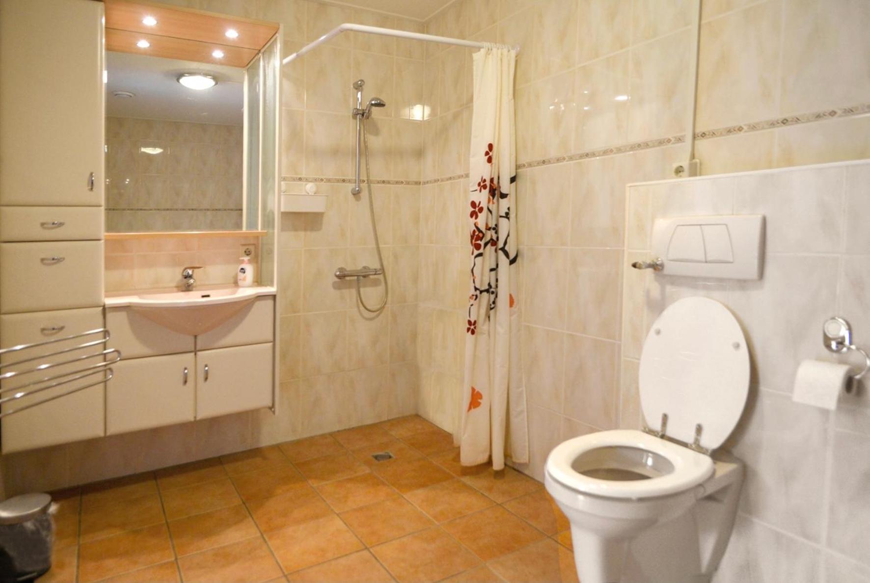 Deluxe Queen Room with Two Queen Beds photo 3