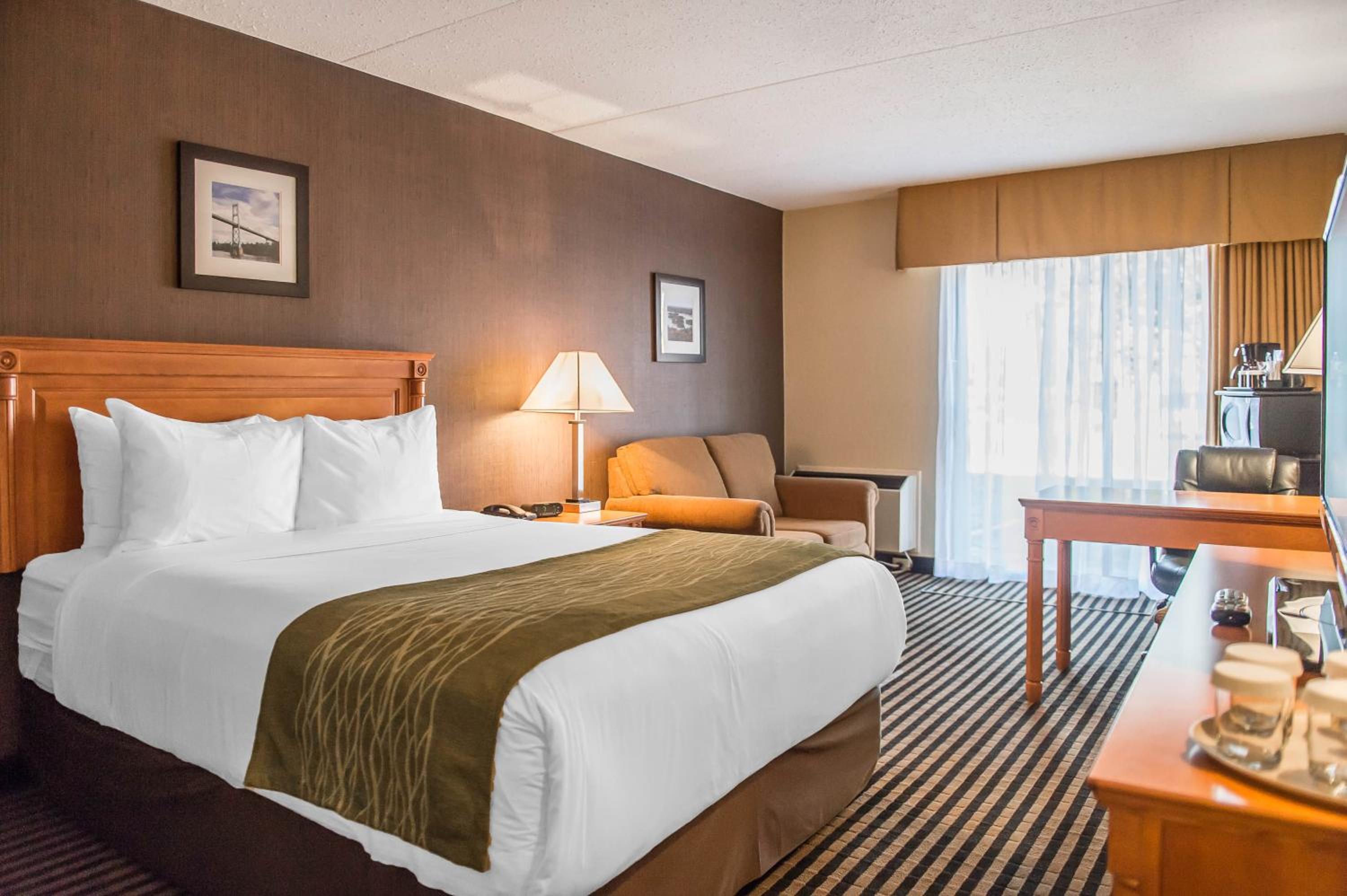 Deluxe King Suite - Non-Smoking