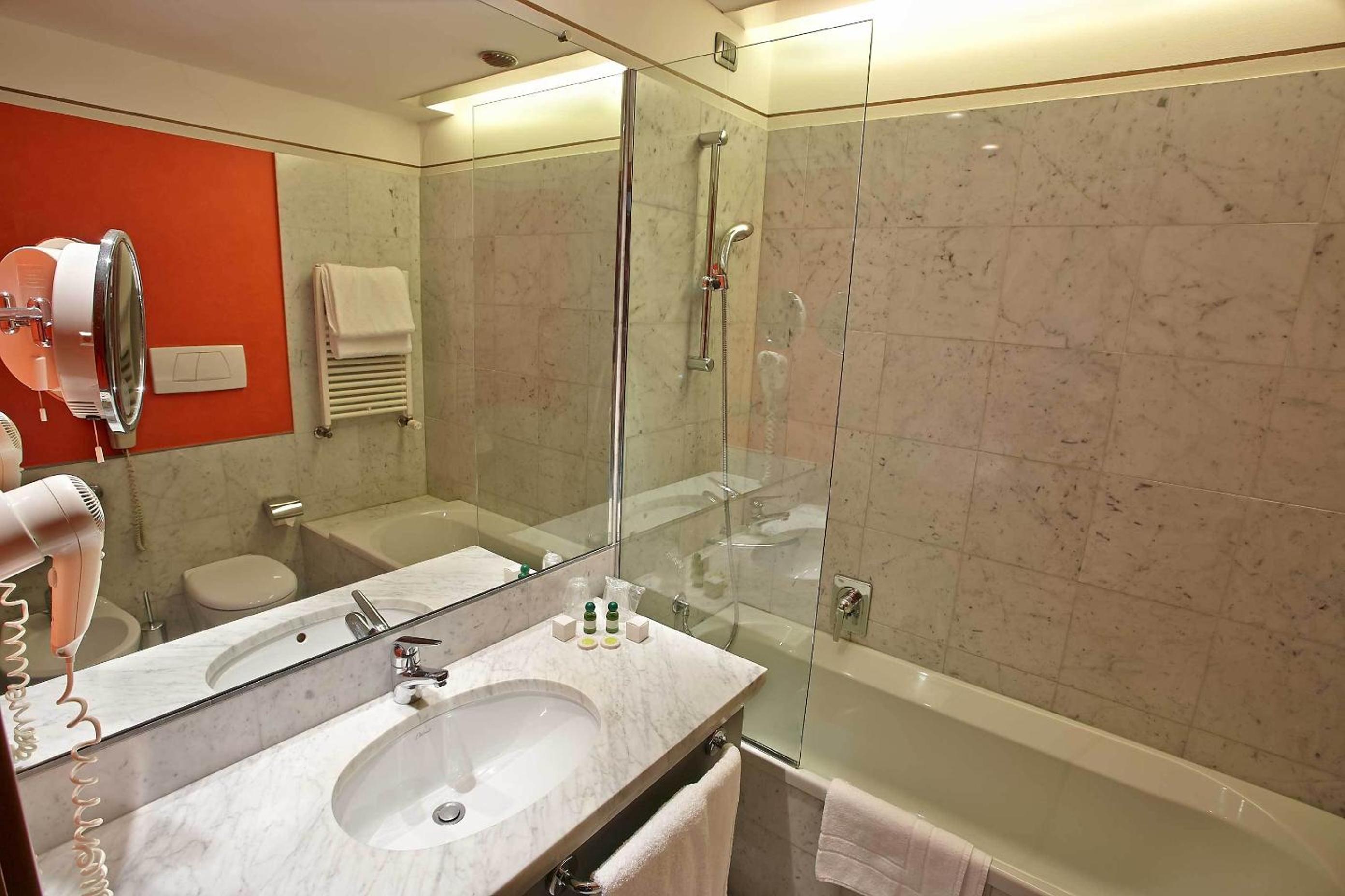 Standard Double Room - Photo 5