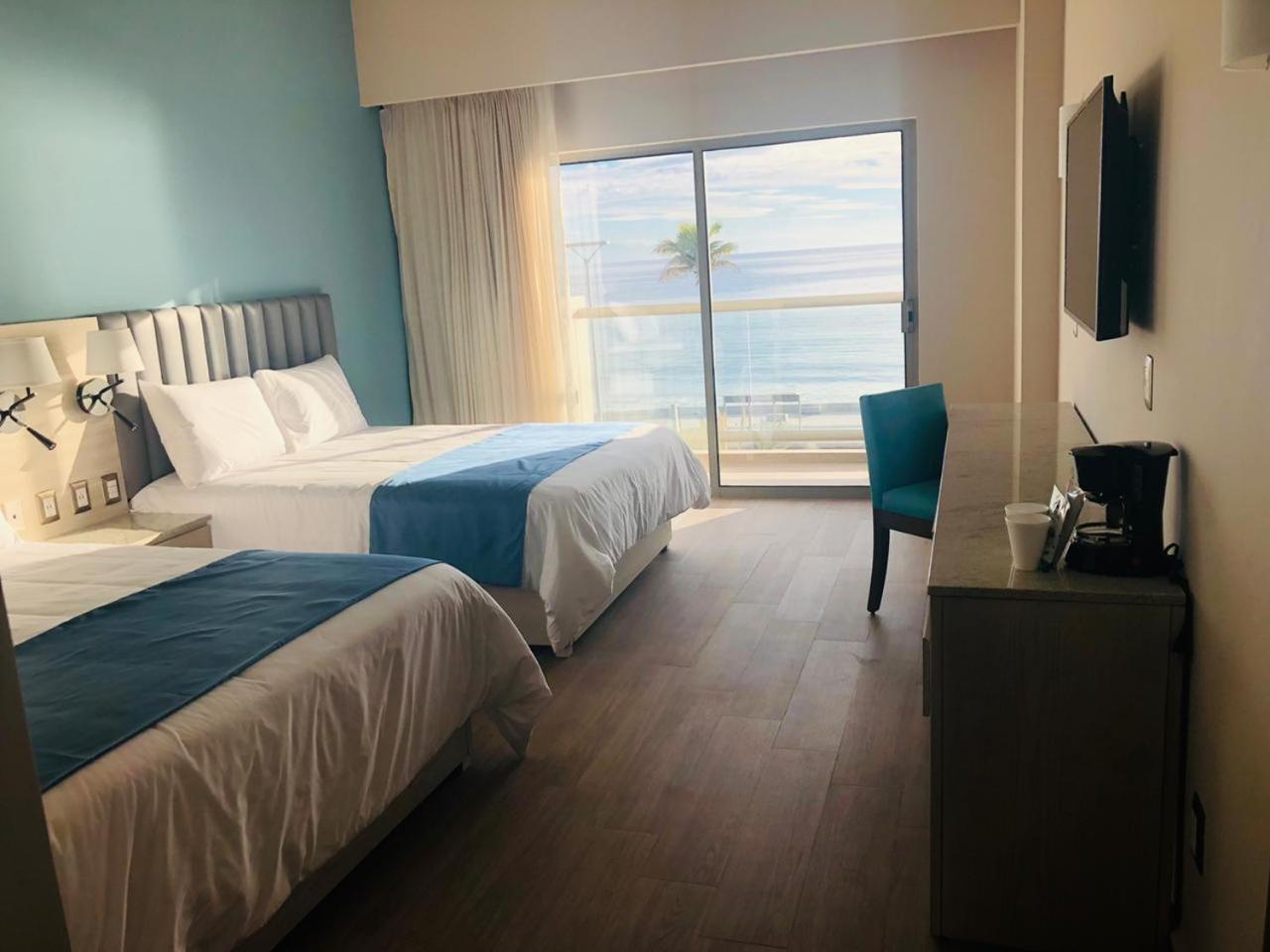 Double Room with Sea View - Photo 2
