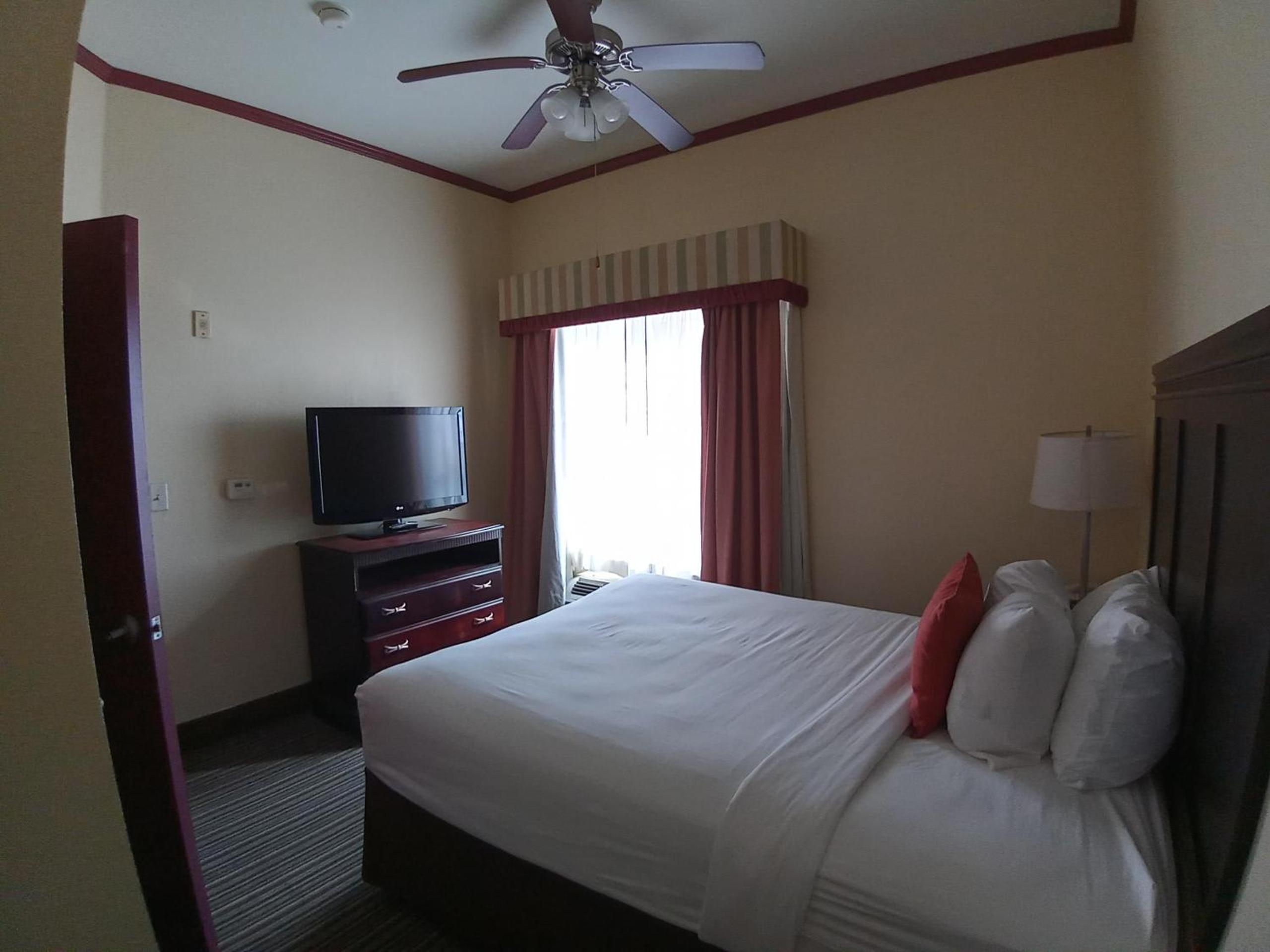 One-Bedroom Suite with Two Queen Beds - Non-Smoking photo 3