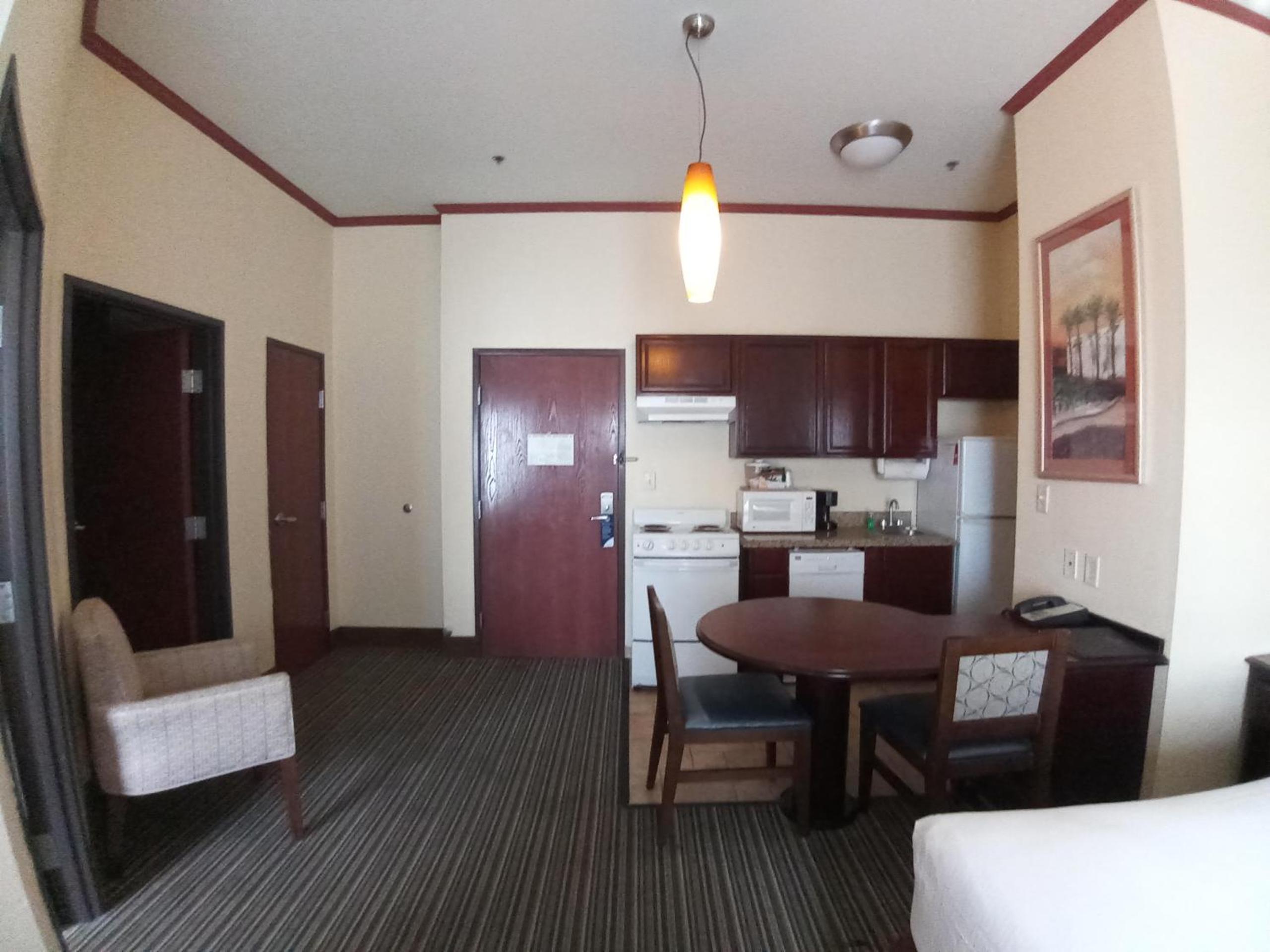 One-Bedroom Suite with Two Queen Beds - Non-Smoking - Photo 1