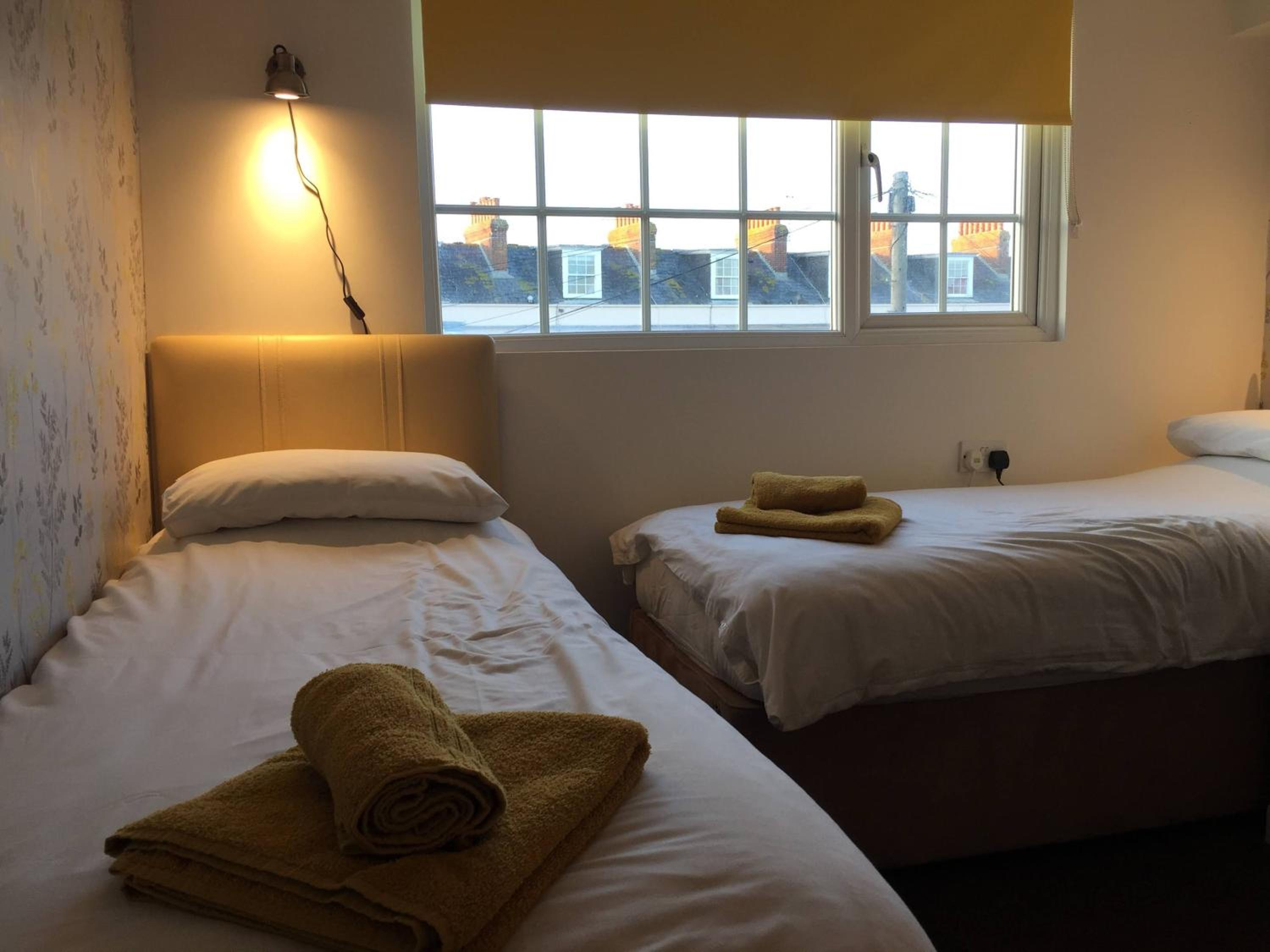Economy Twin Room photo 1