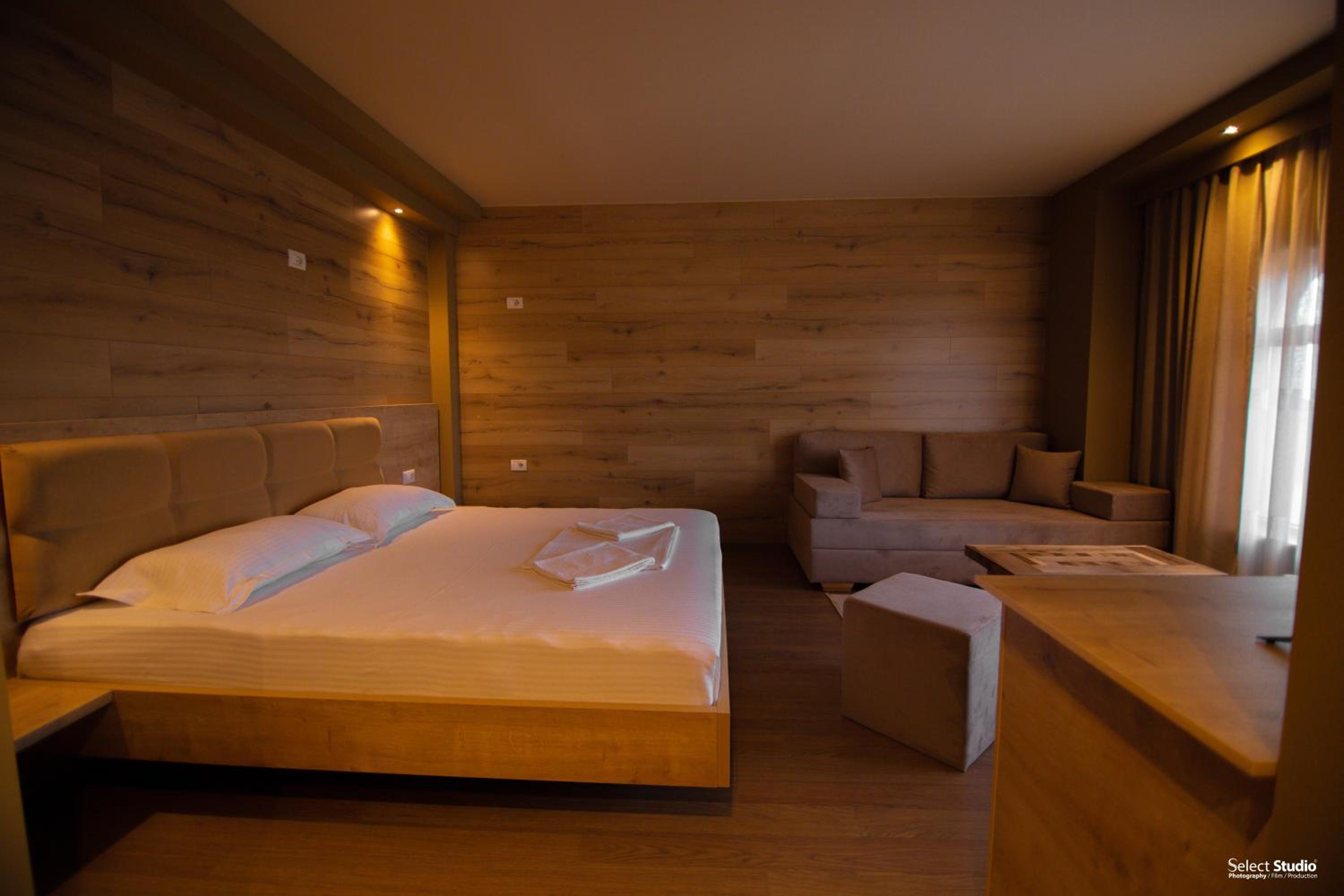 Deluxe Double Room (2 Adults + 1 Child)