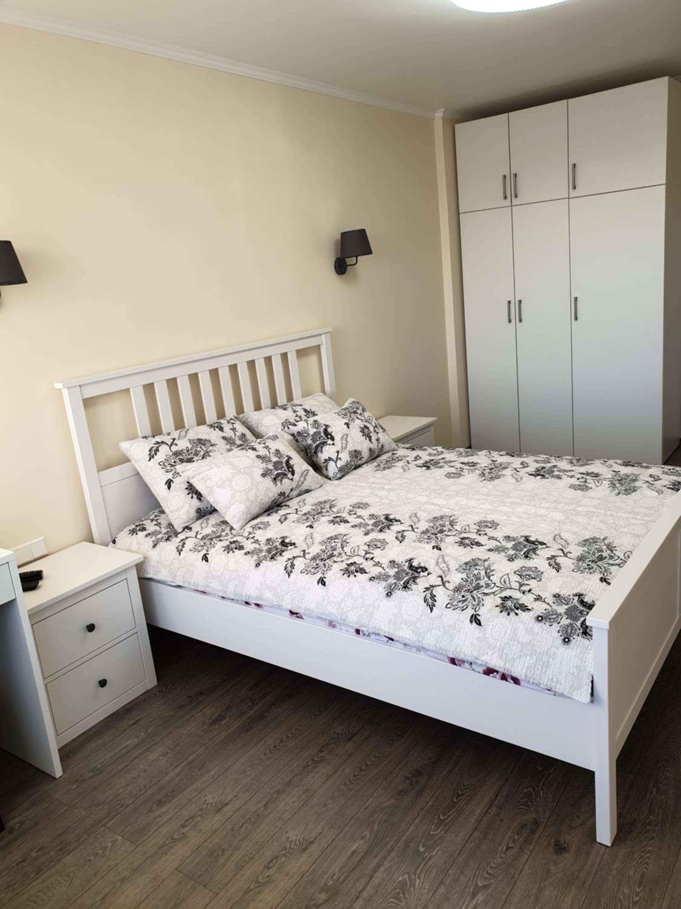 One-Bedroom Apartment - Photo 1