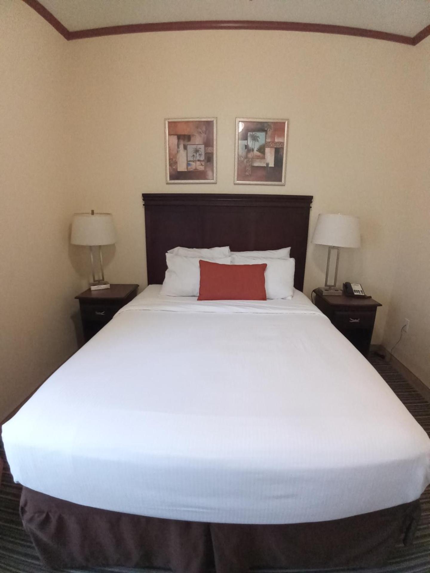 One-Bedroom Suite with Two Queen Beds - Non-Smoking - Photo 2
