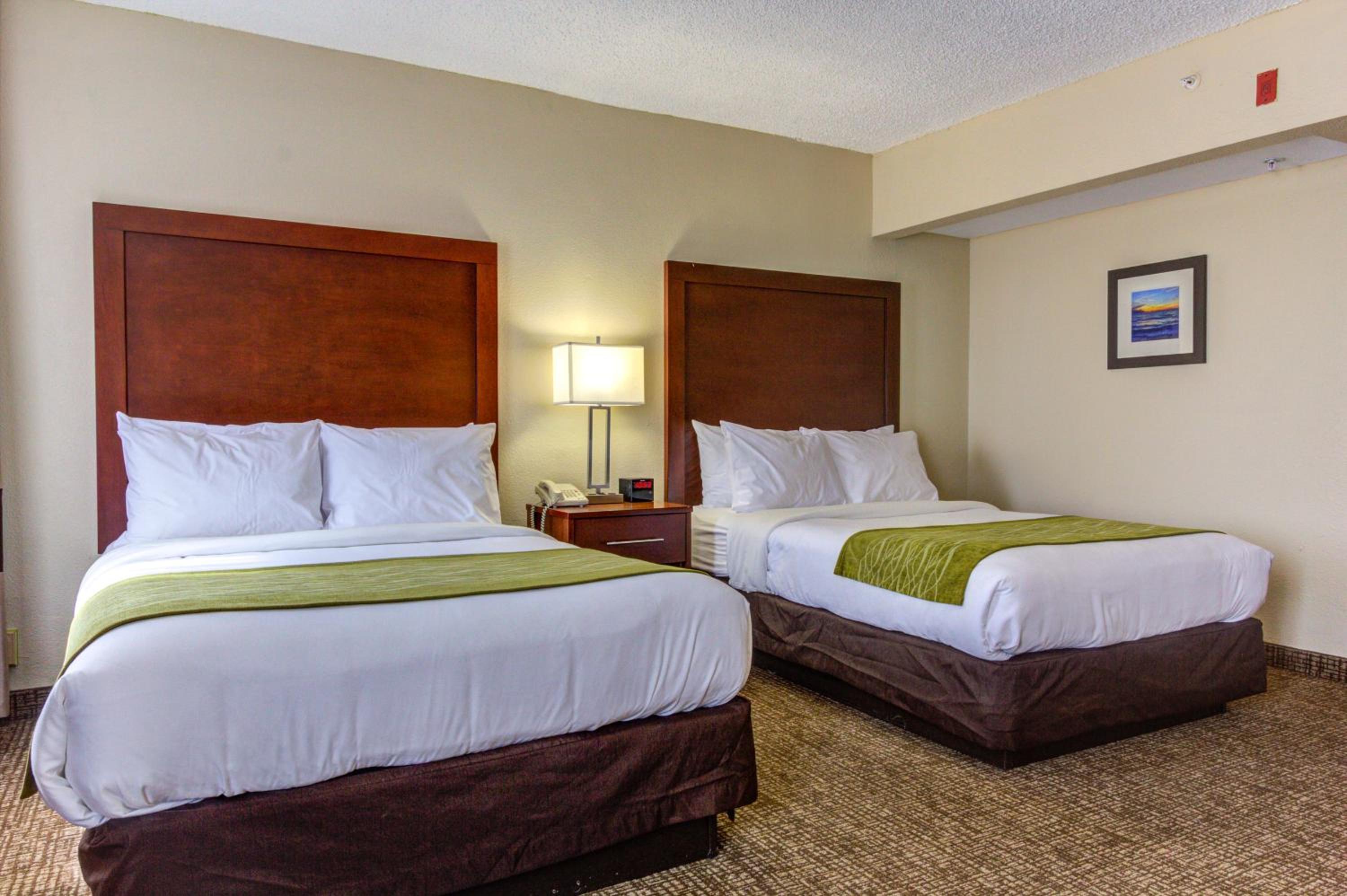Double Room with Two Double Beds - Accessible/Non-Smoking/1st Floor - Photo 1