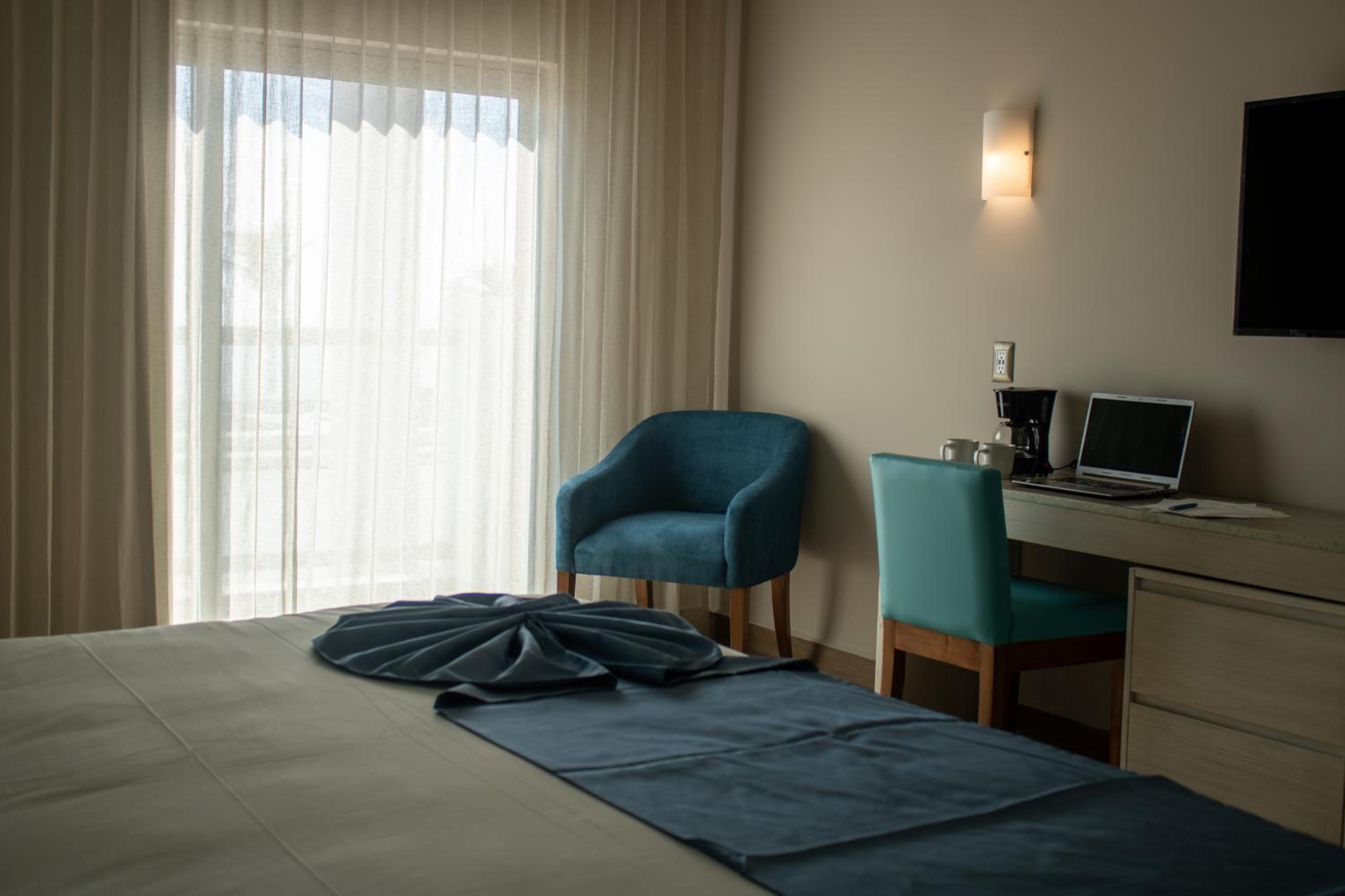 King Room with Lake View - Photo 2