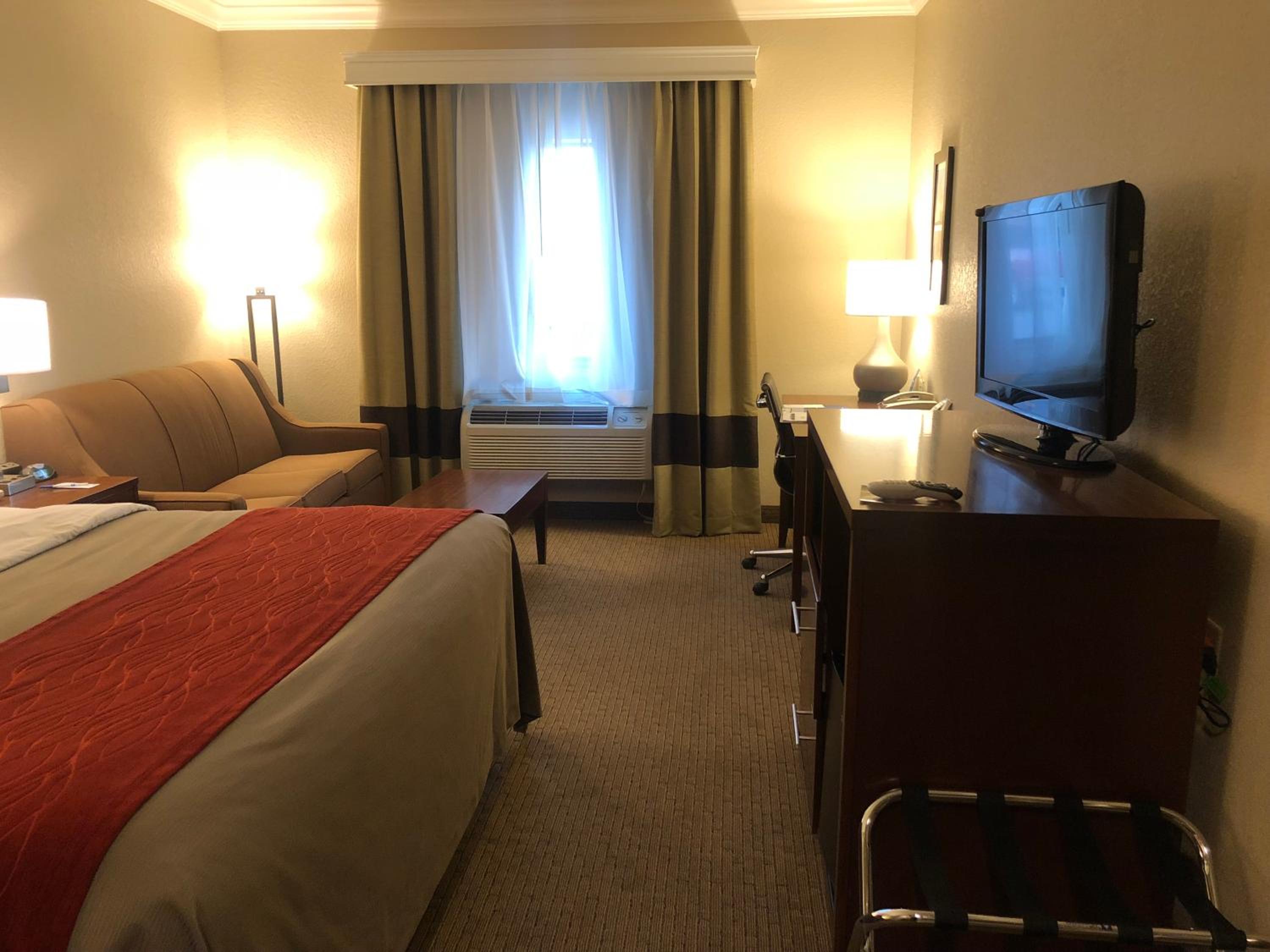 King Room - Non-Smoking - Photo 7