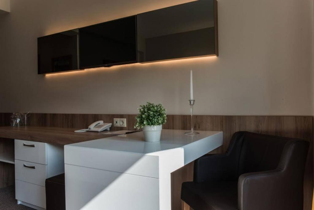 Double Room - Photo 7