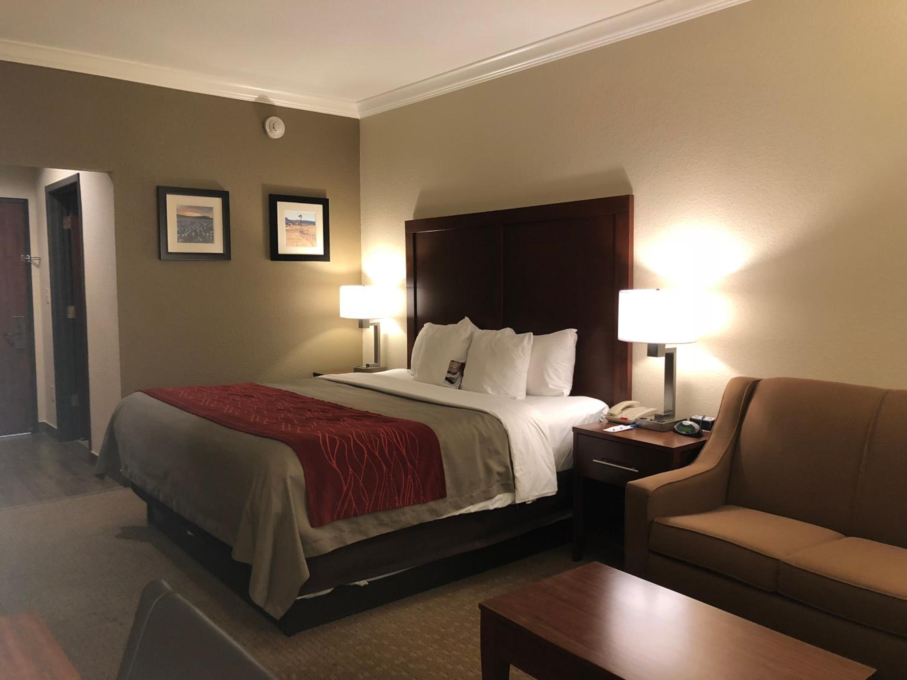 King Room - Non-Smoking - Photo 1