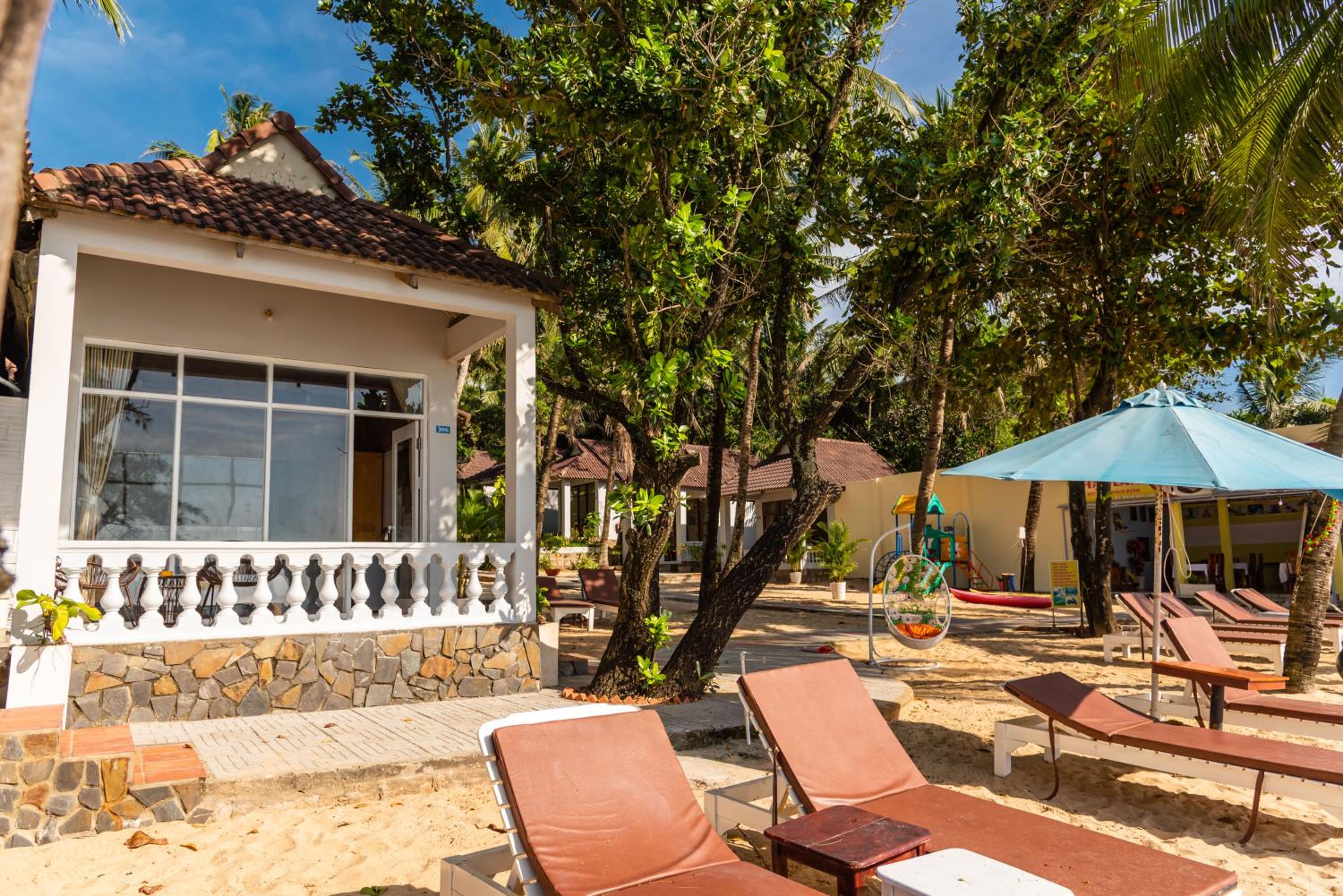 Bungalow with Sea View photo 2