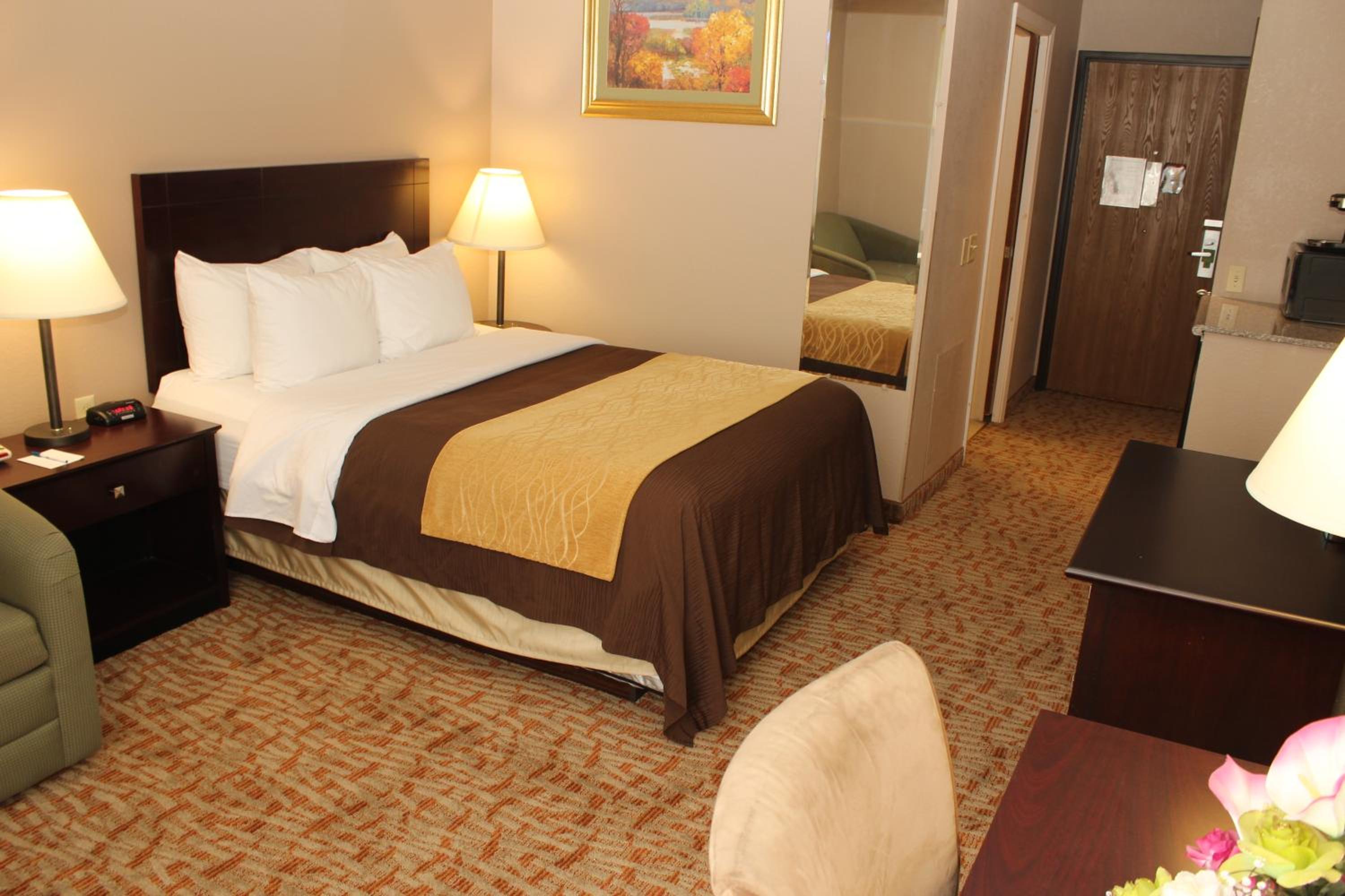 Queen Room - Accessible/Non-Smoking - Photo 3