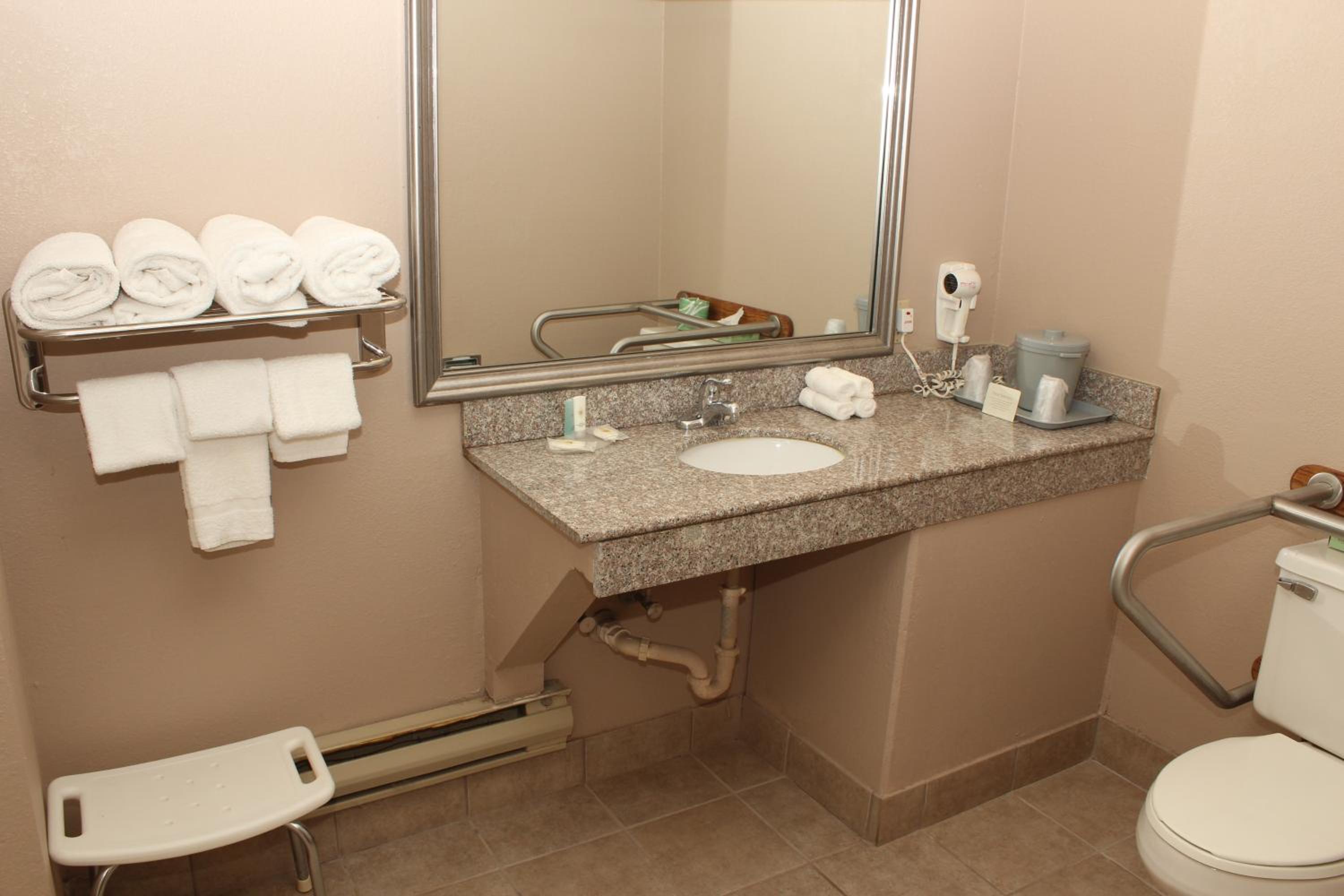 Queen Room - Accessible/Non-Smoking - Photo 4