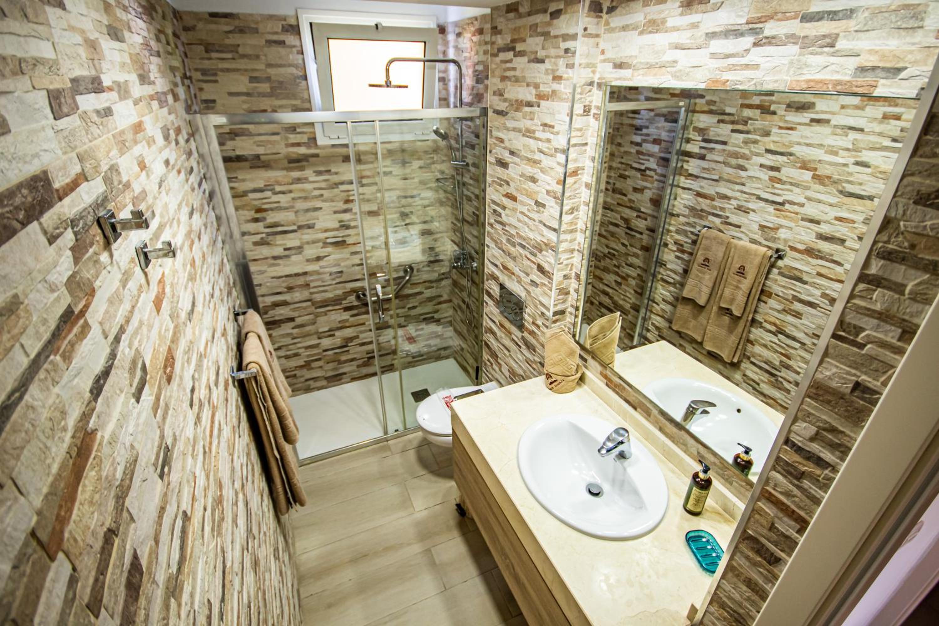 Two-Bedroom Apartment with Balcony photo 2