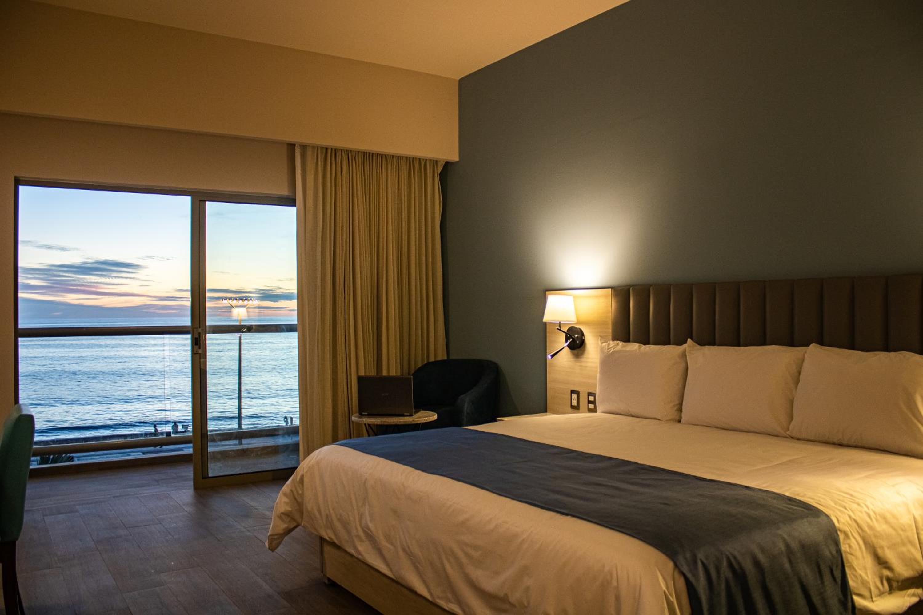 King Room with Sea View - Photo 4