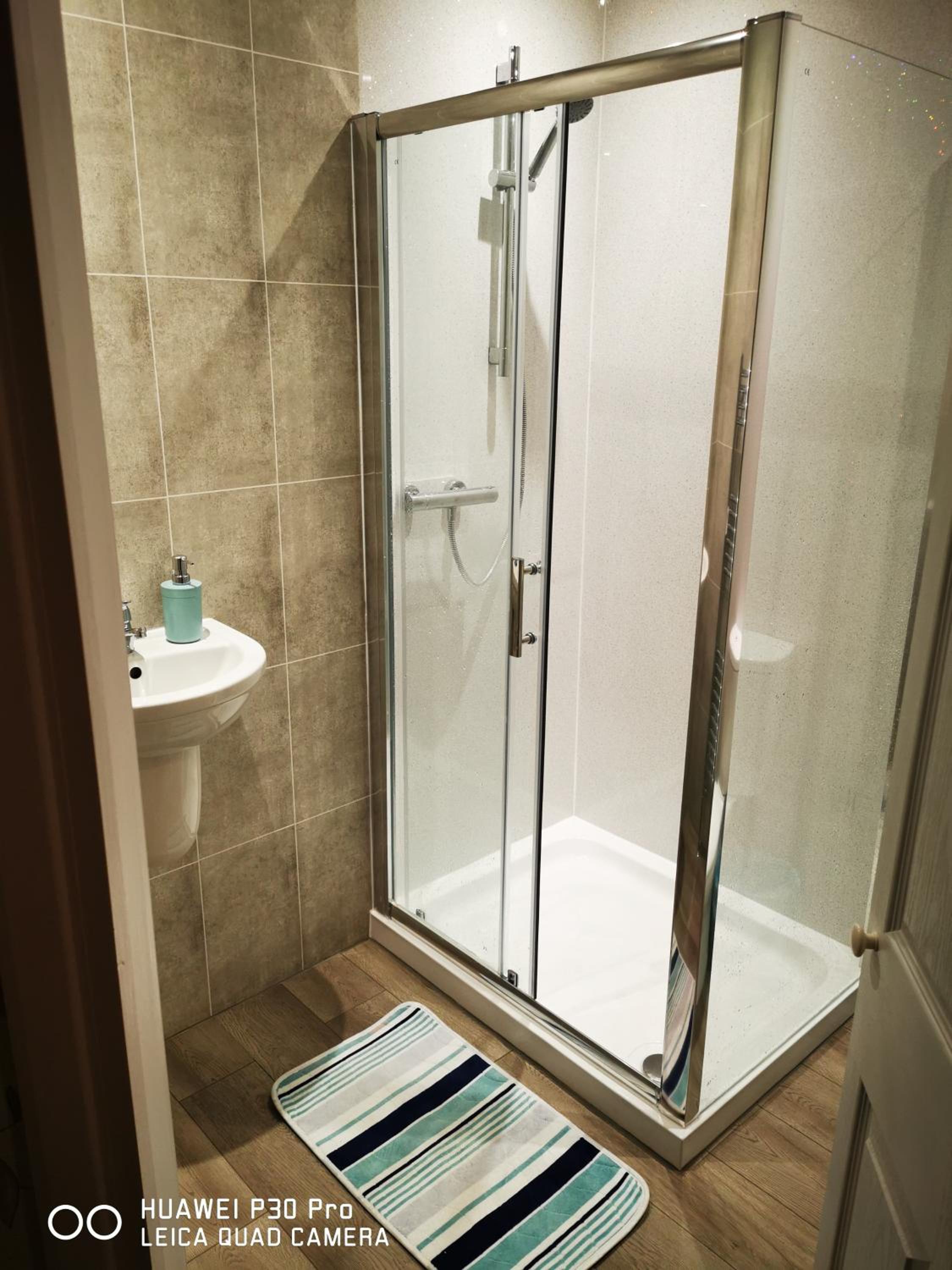 Deluxe Double Room with Shower - Photo 14