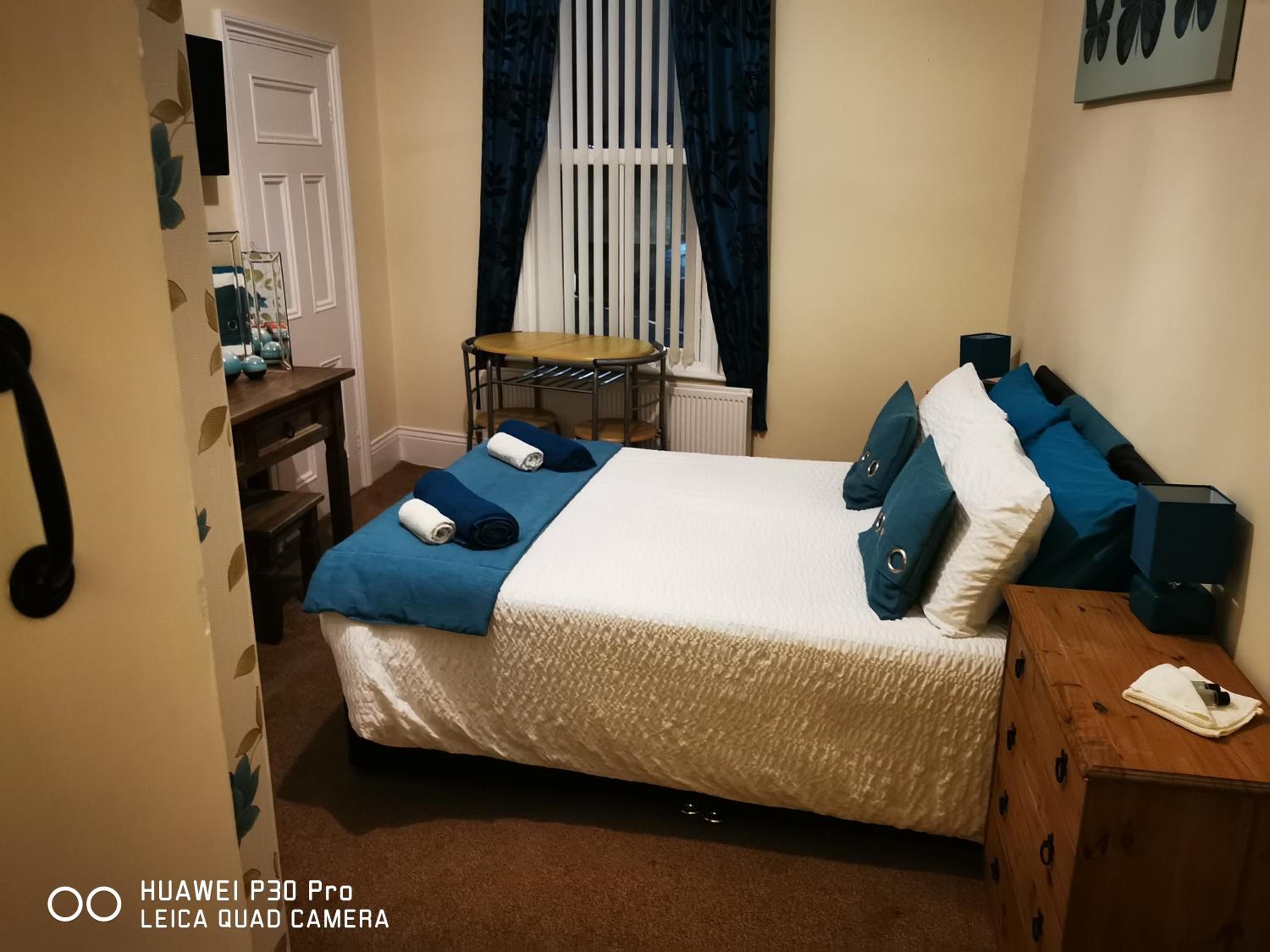 Deluxe Double Room with Shower - Photo 18