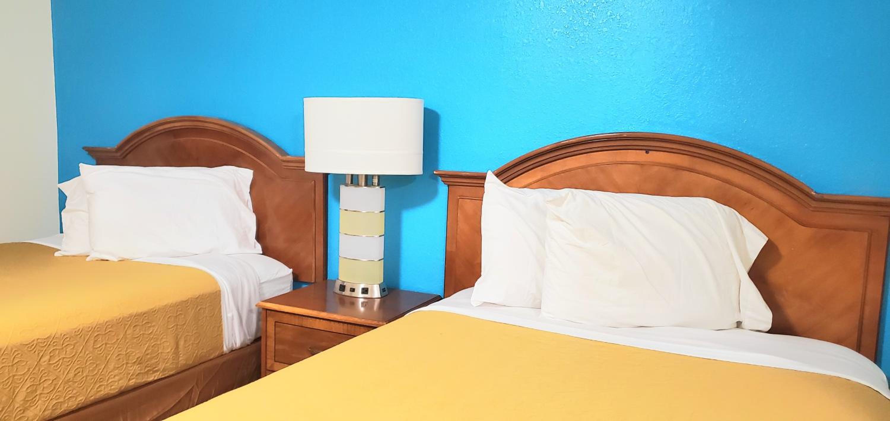 Deluxe Double Room (2 Adults + 1 Child) - Photo 6