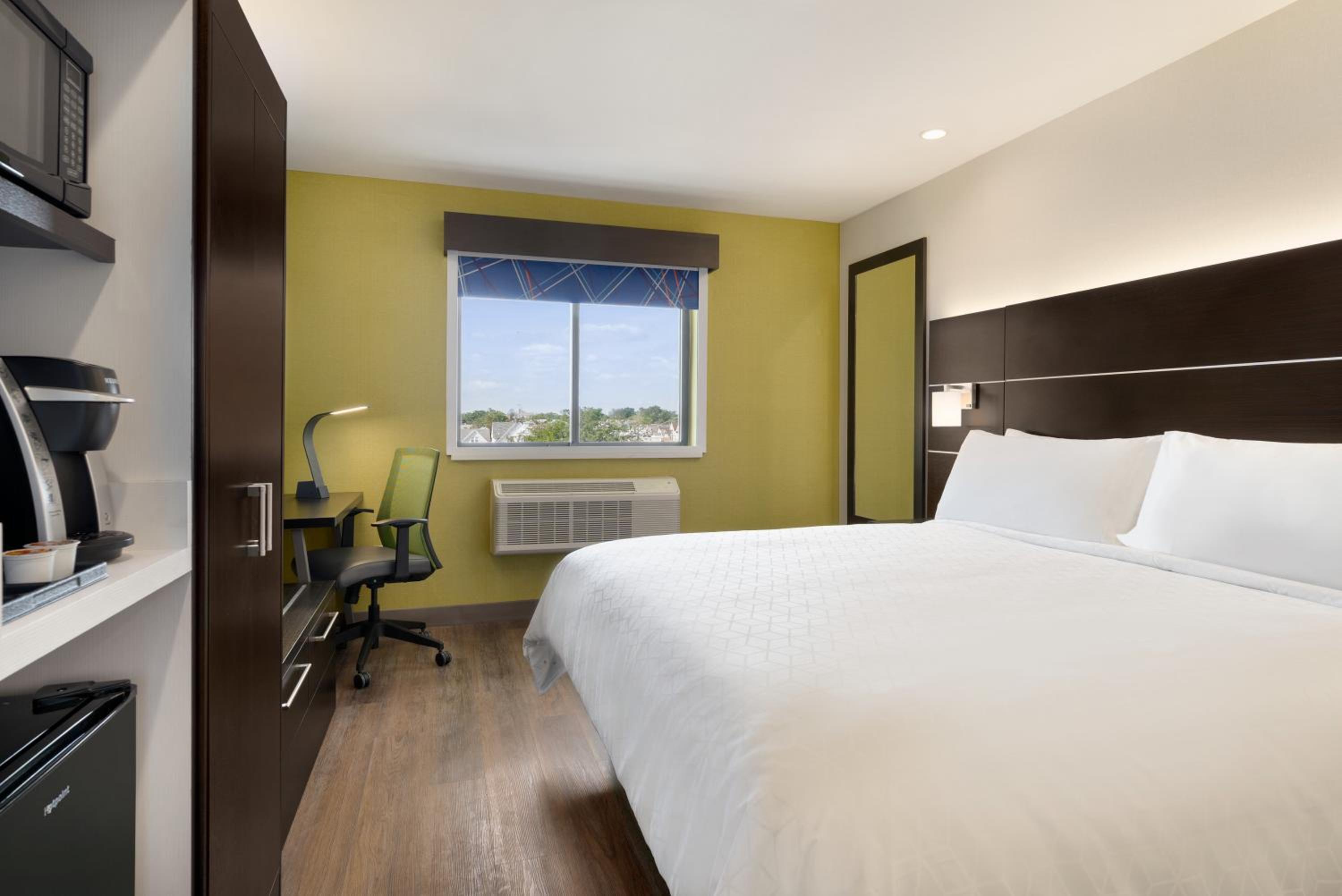 Standard King Room - Photo 2