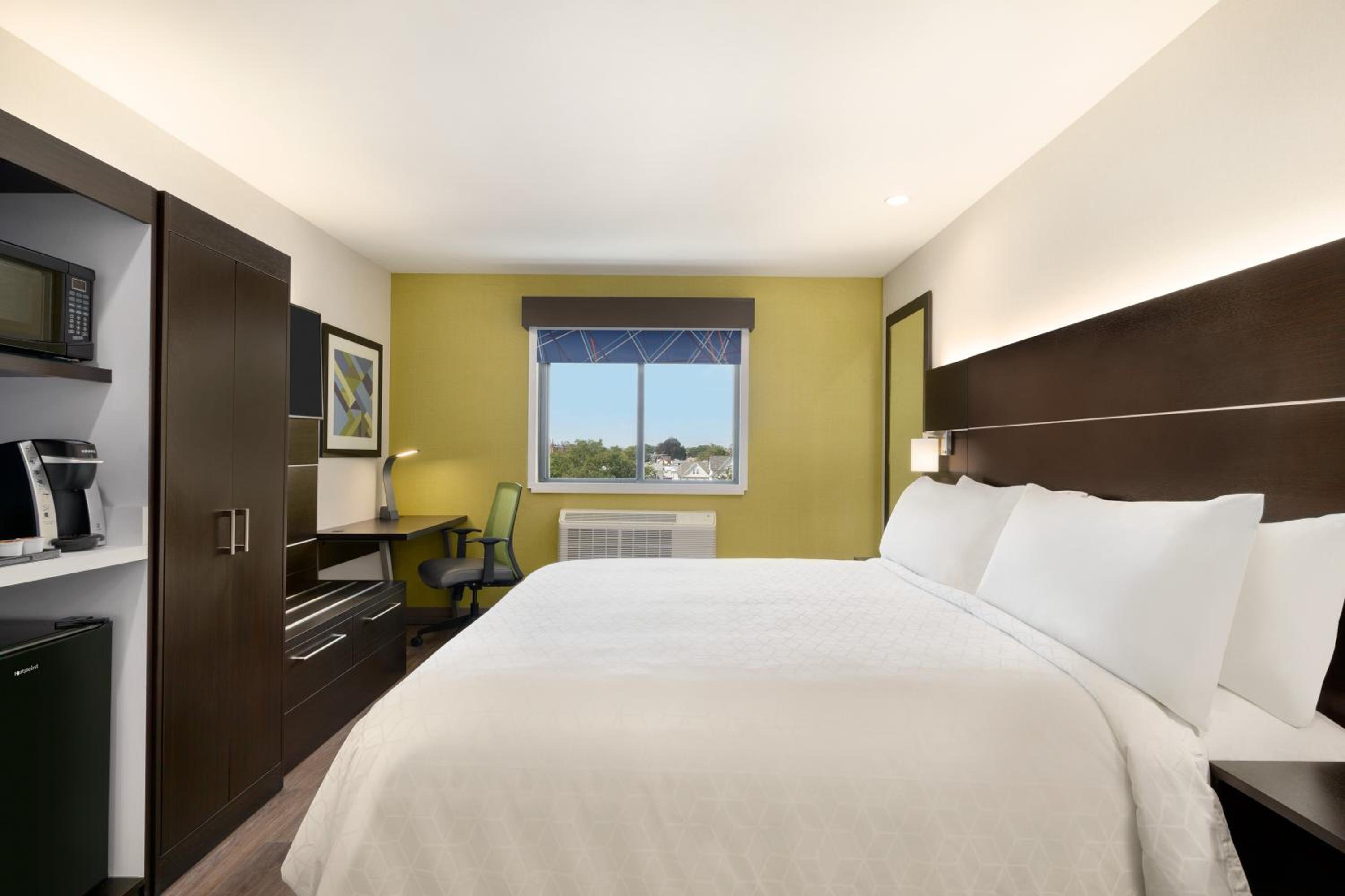 Standard King Room - Photo 3