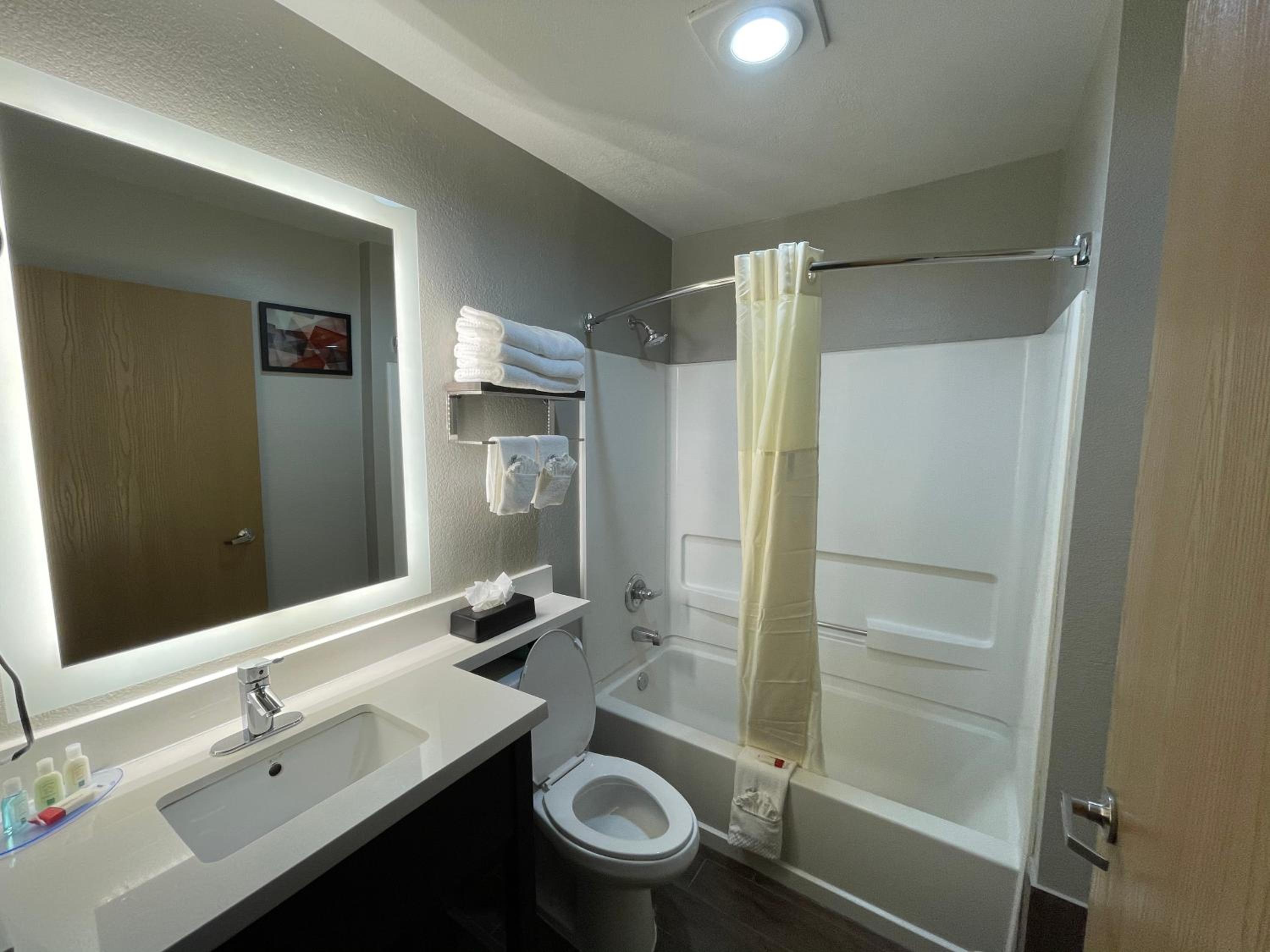 Standard Queen Room - Non-Smoking - Photo 4