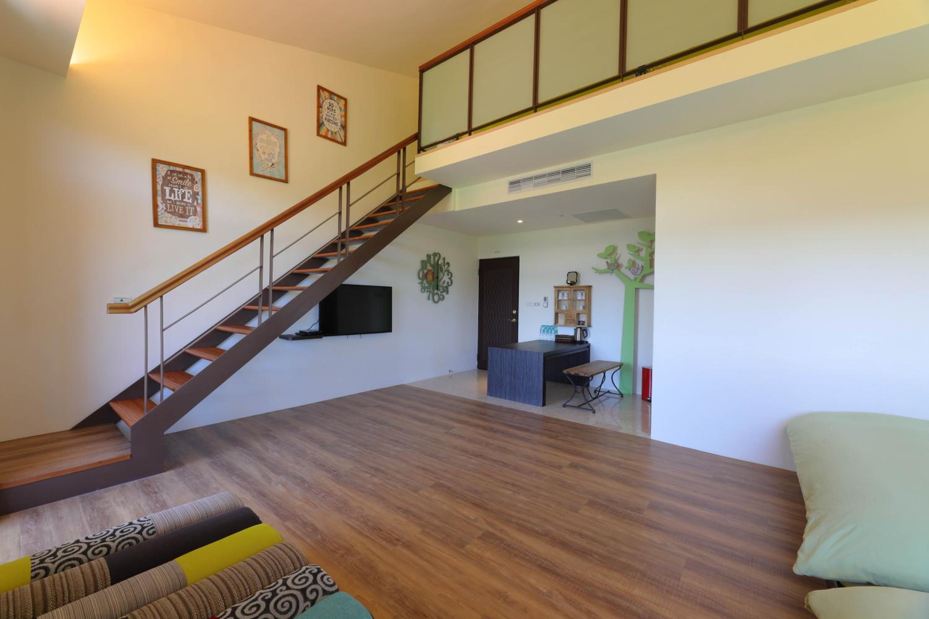 Family Room with Balcony photo 3