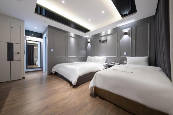 Standard Twin Room - Photo 2