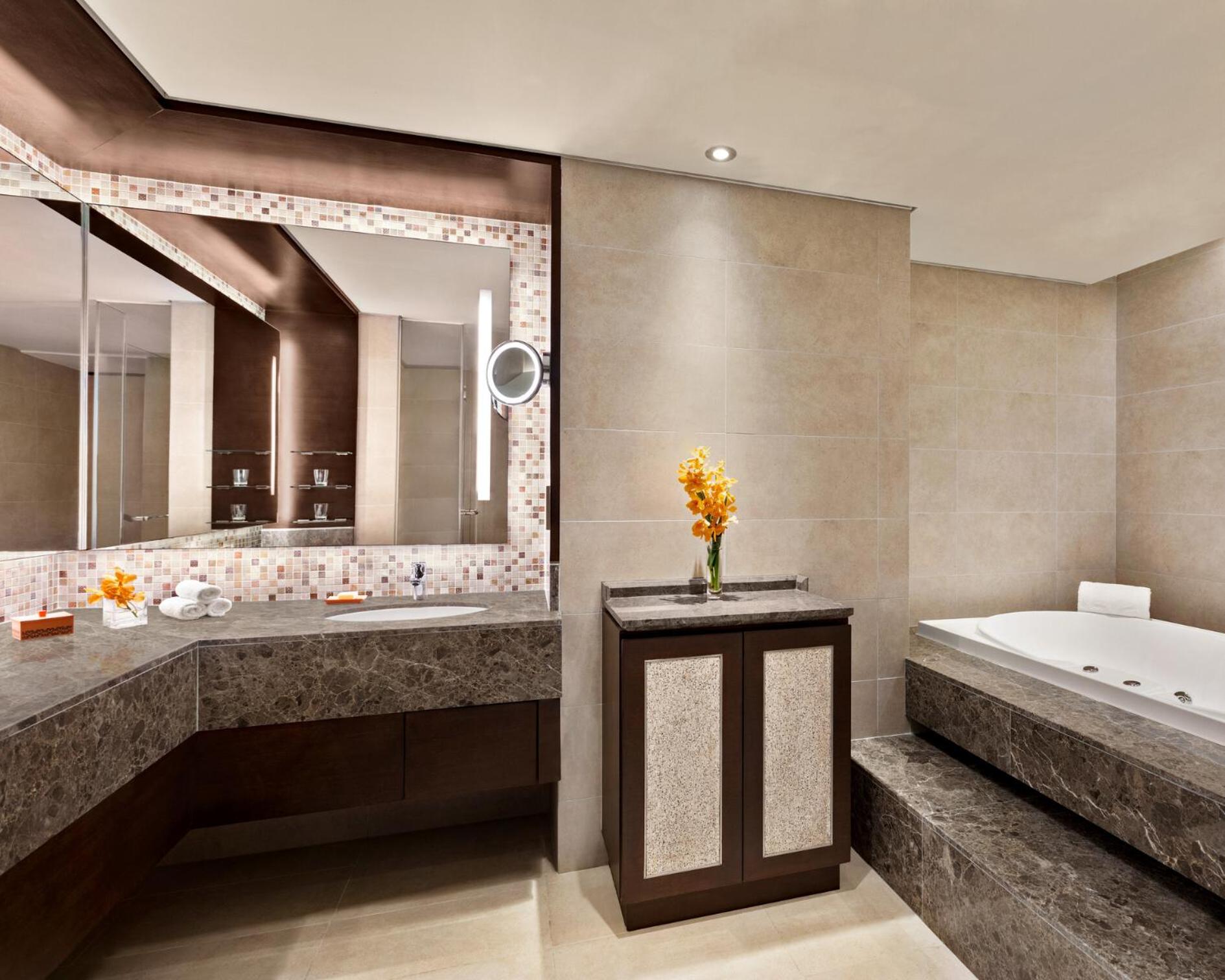 Tanjung Deluxe Suite with Sea View - Photo 6