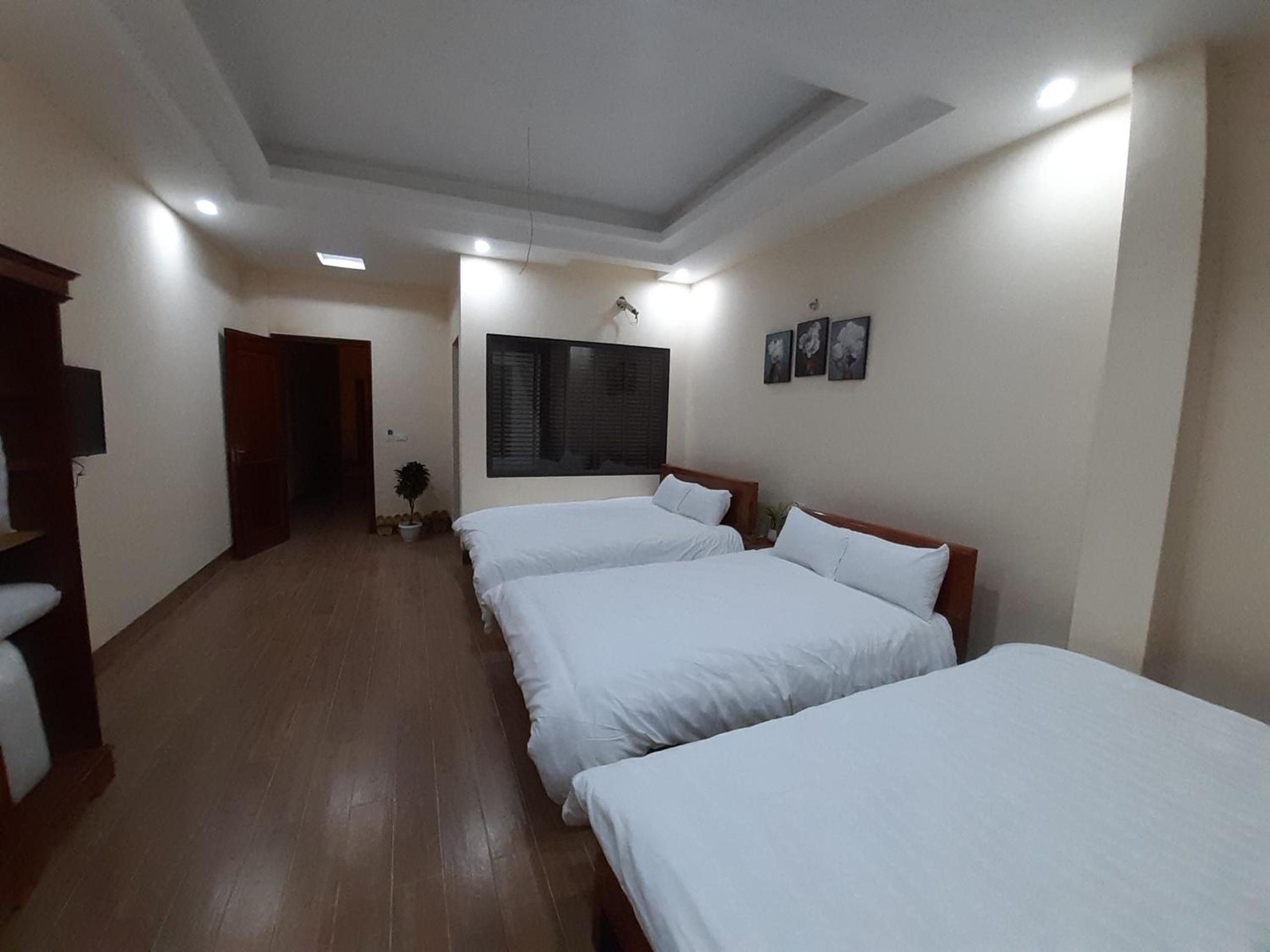 Family Room with Balcony photo 3